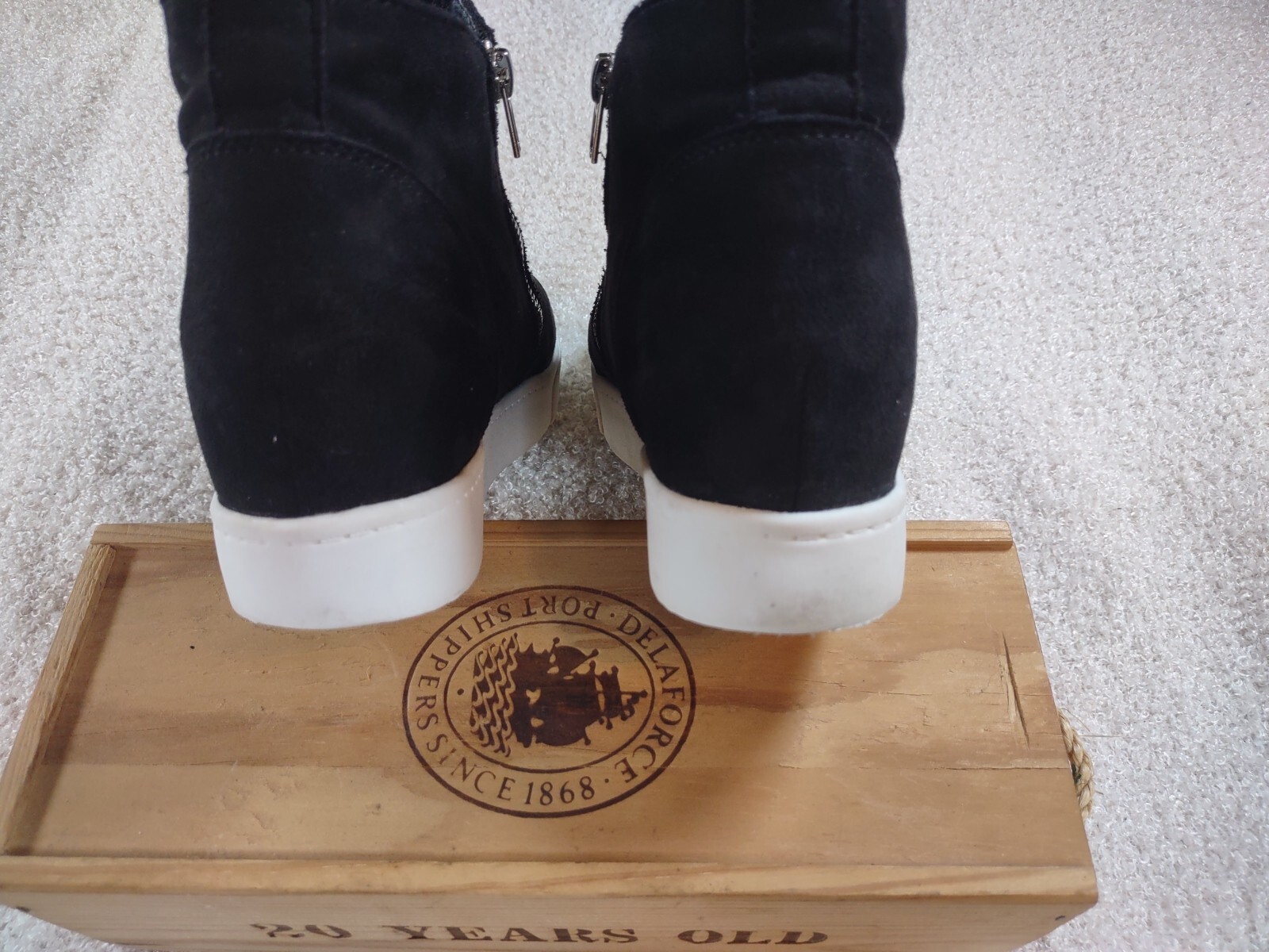 Soda Womens Taylor Nubuck Hight Top Slip On Fashion Sneakers Sz 8.5 Euc