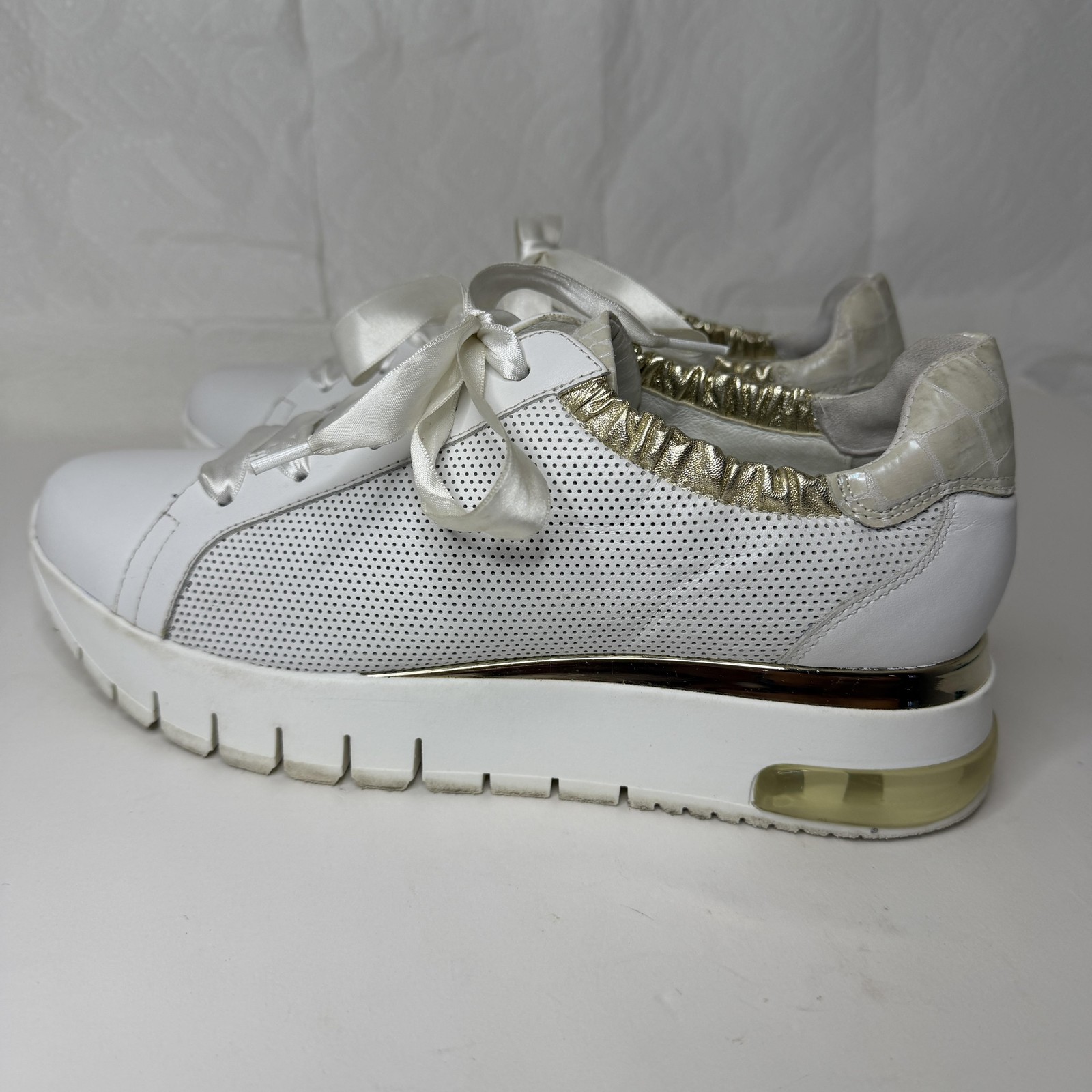 Softwaves Shoes Womens Size 8.5 White Leather Ribbon Lace Sneakers Arch Support