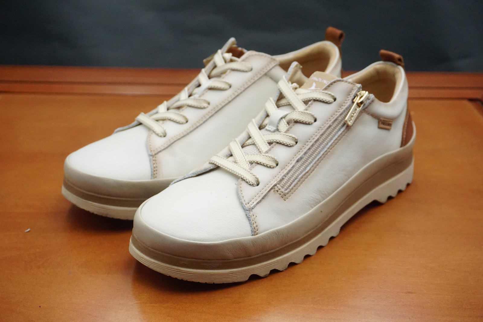 Pikolinos Vigo Sneaker Womens 10 Beige Leather Lace Up Casual Comfort Cushioned