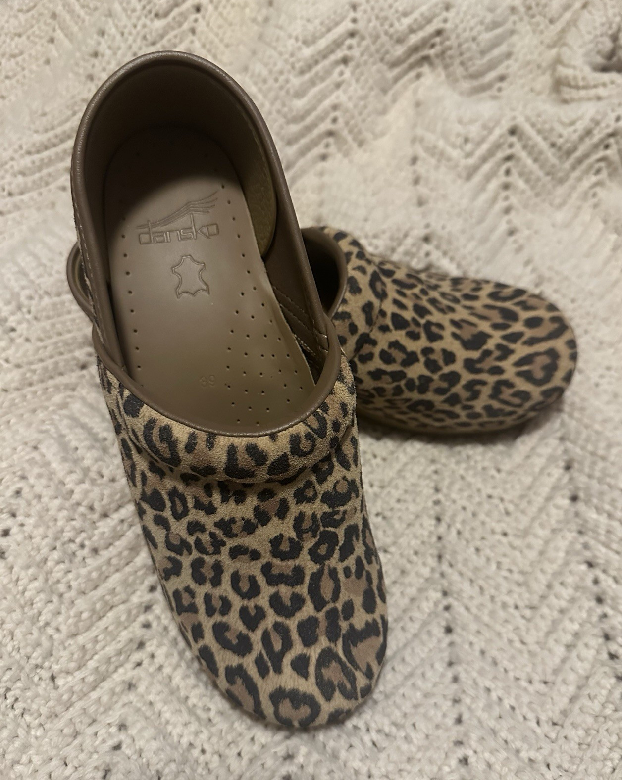 Dansko Women’s Suede Leopard Animal Print Slip-On Clogs US 8 EU 39