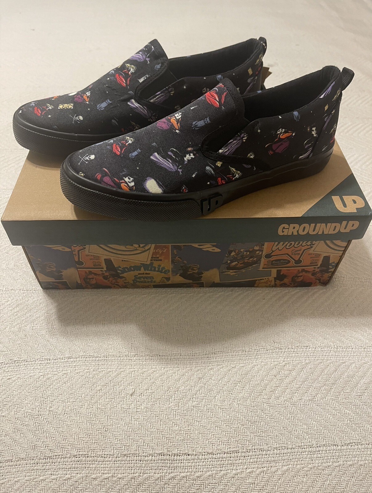 NEW DISNEY HOCUS POCUS SANDERSON SISTERS CANVAS SLIP ON/SNEAKER SHOES SZ 8 W/BOX