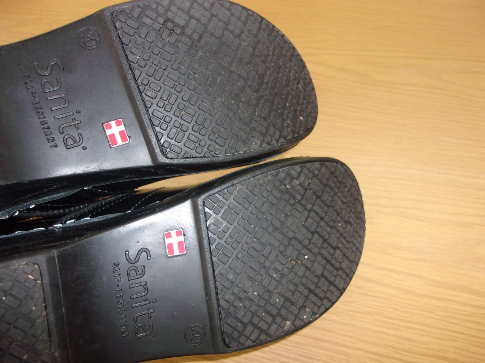 Sanita The Original Danish Black Metallic Patent Leather Clogs 40 ~Poland Made~
