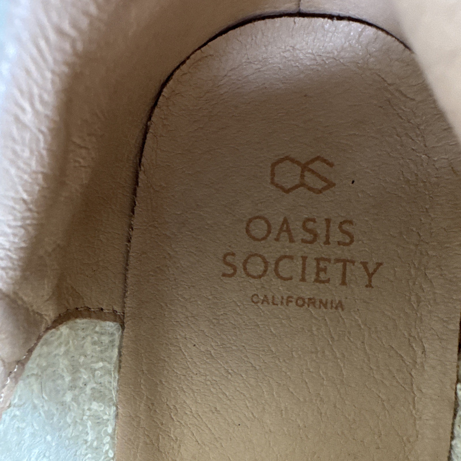 Oasis Society Women’s Shoes size 6, White & Beige Snake Print Faux Leather