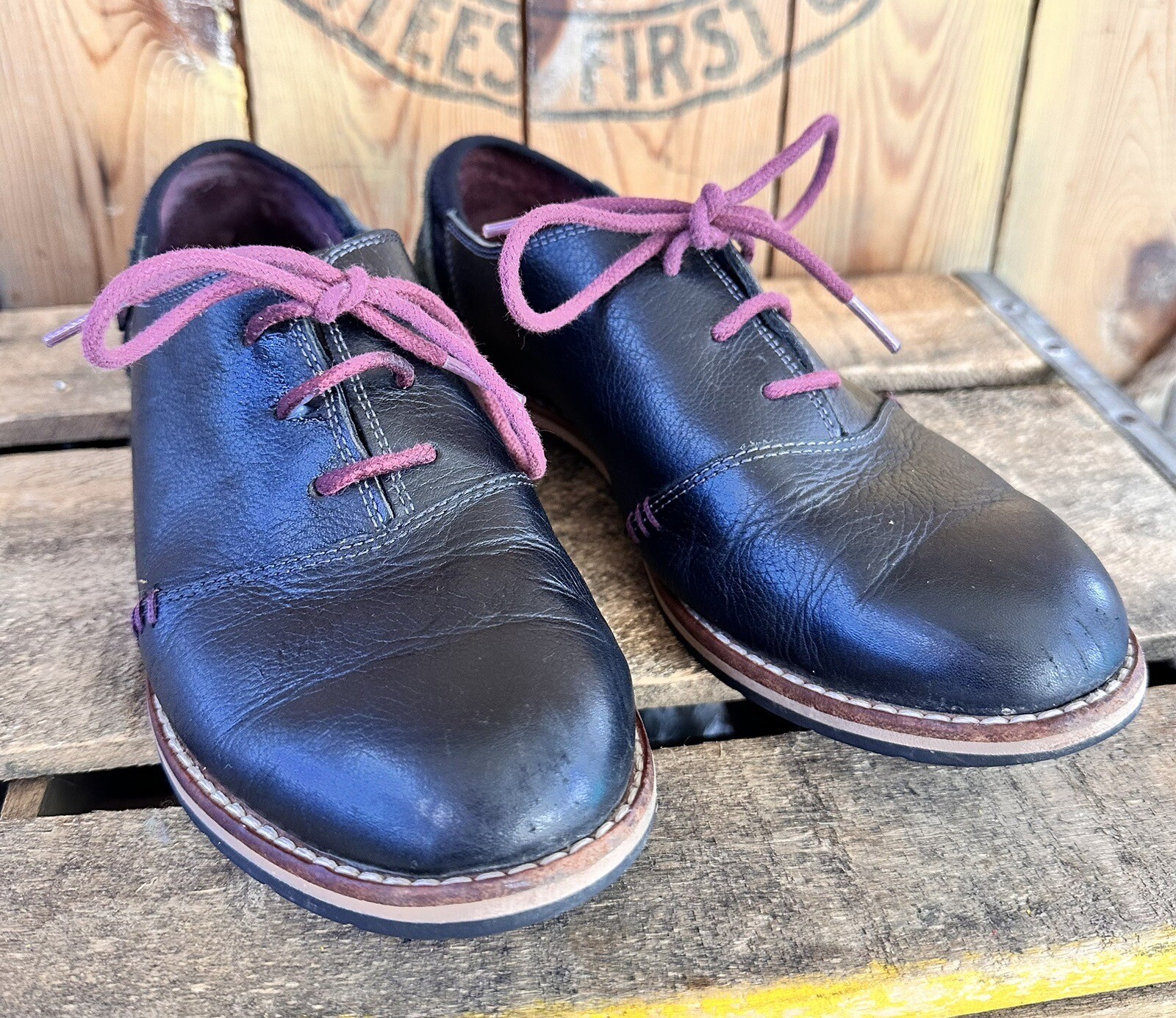 AHNU Oxford Black Shoes Preppy Emery Leather Lace Up Women’s 6.5 / 37