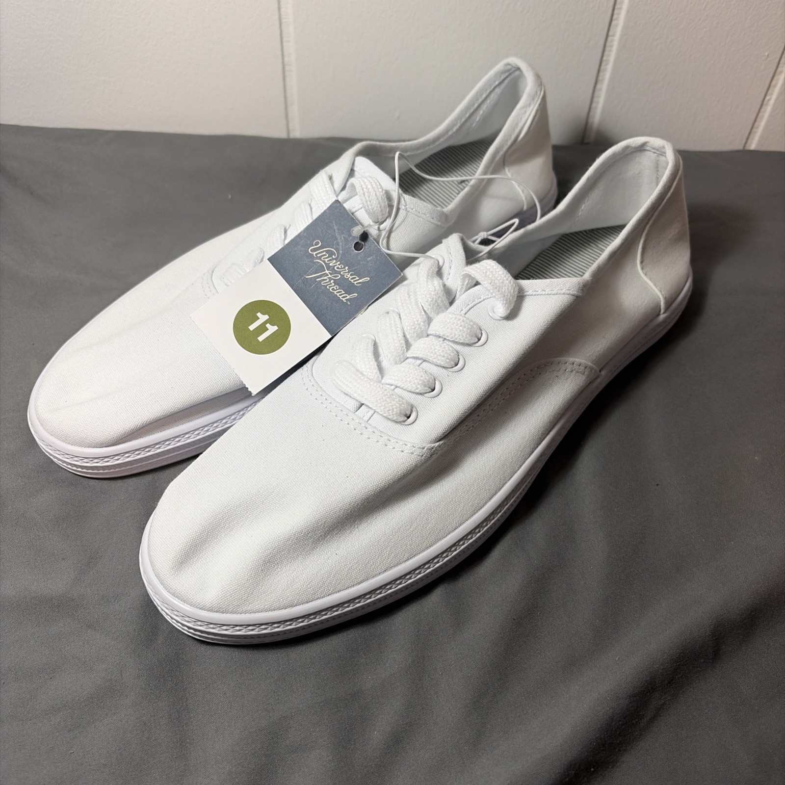 Universal Thread Women’s White Canvas Lace Up Sneakers Size 11 NWT Casual Shoes