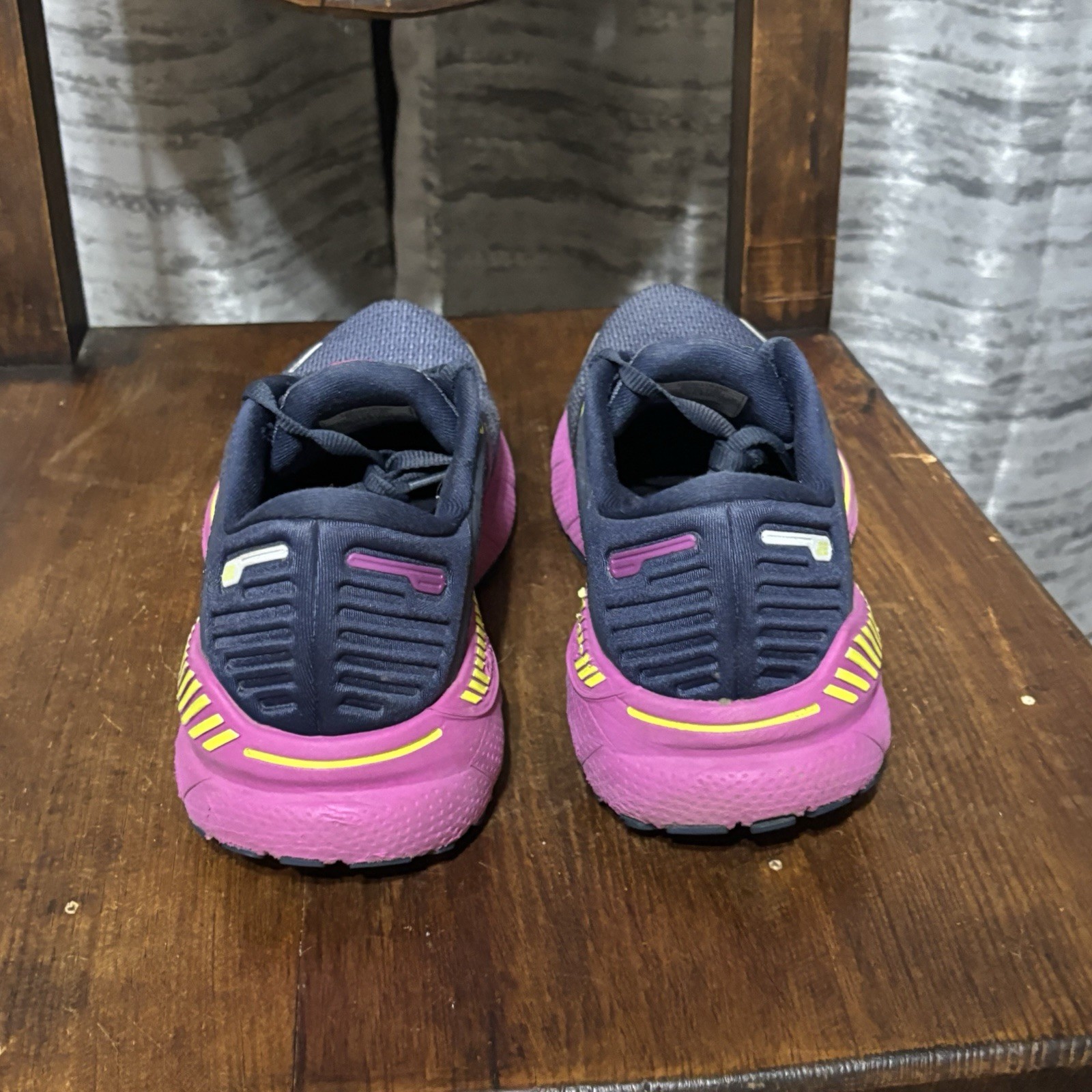 Brooks Adrenaline GTS 22 Womens Shoe Sz 7.5 B Running Nightshadow Viola Sneaker