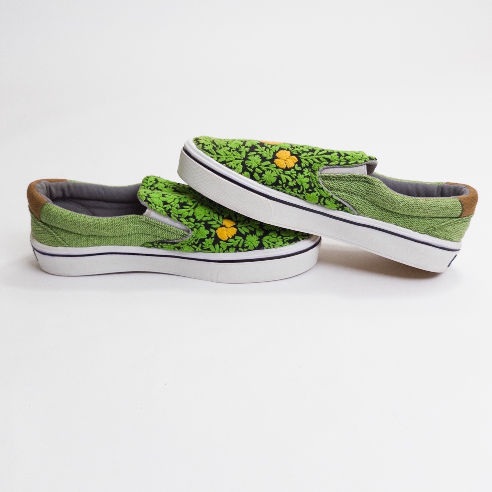 Zipak-Na Mexico Handmade Embroidered Women’s Slip On Shoes Green Floral Size 7