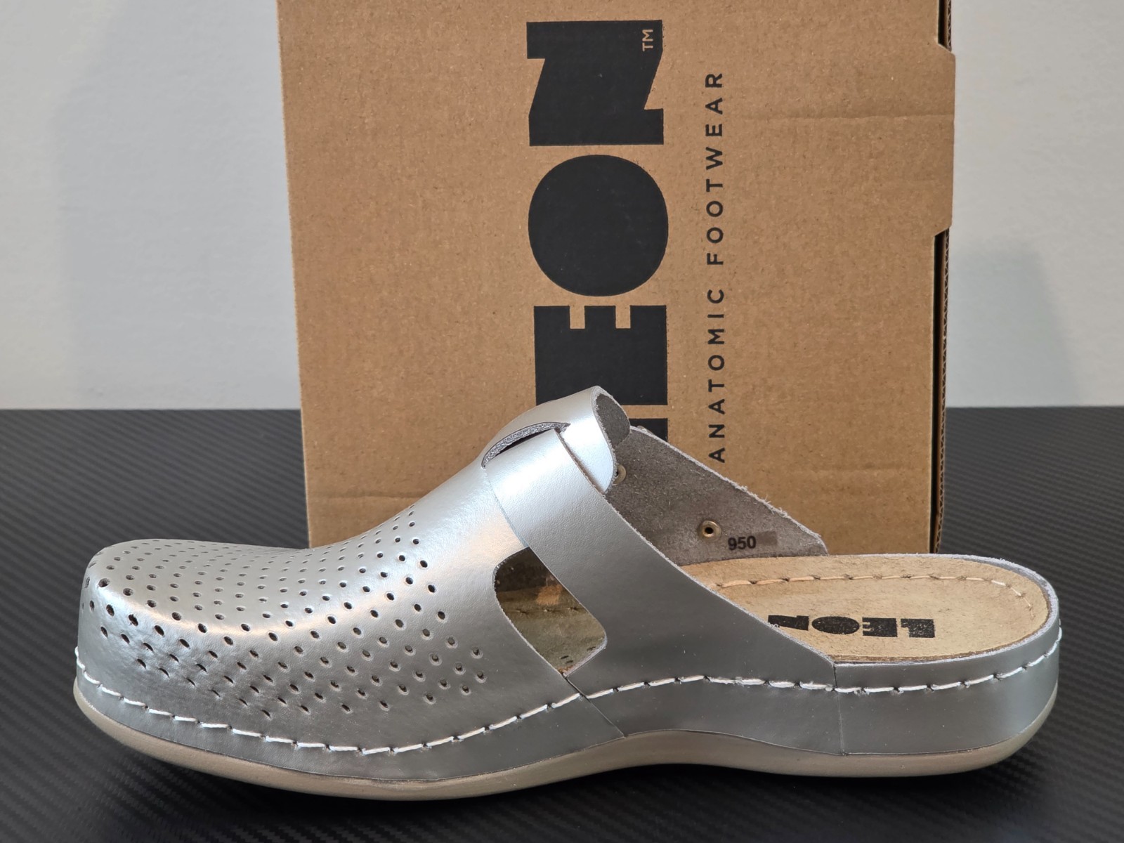 Size US 6 (EU37) Leon Women’s 950 Leather Slip-on Champagne Mule Clogs