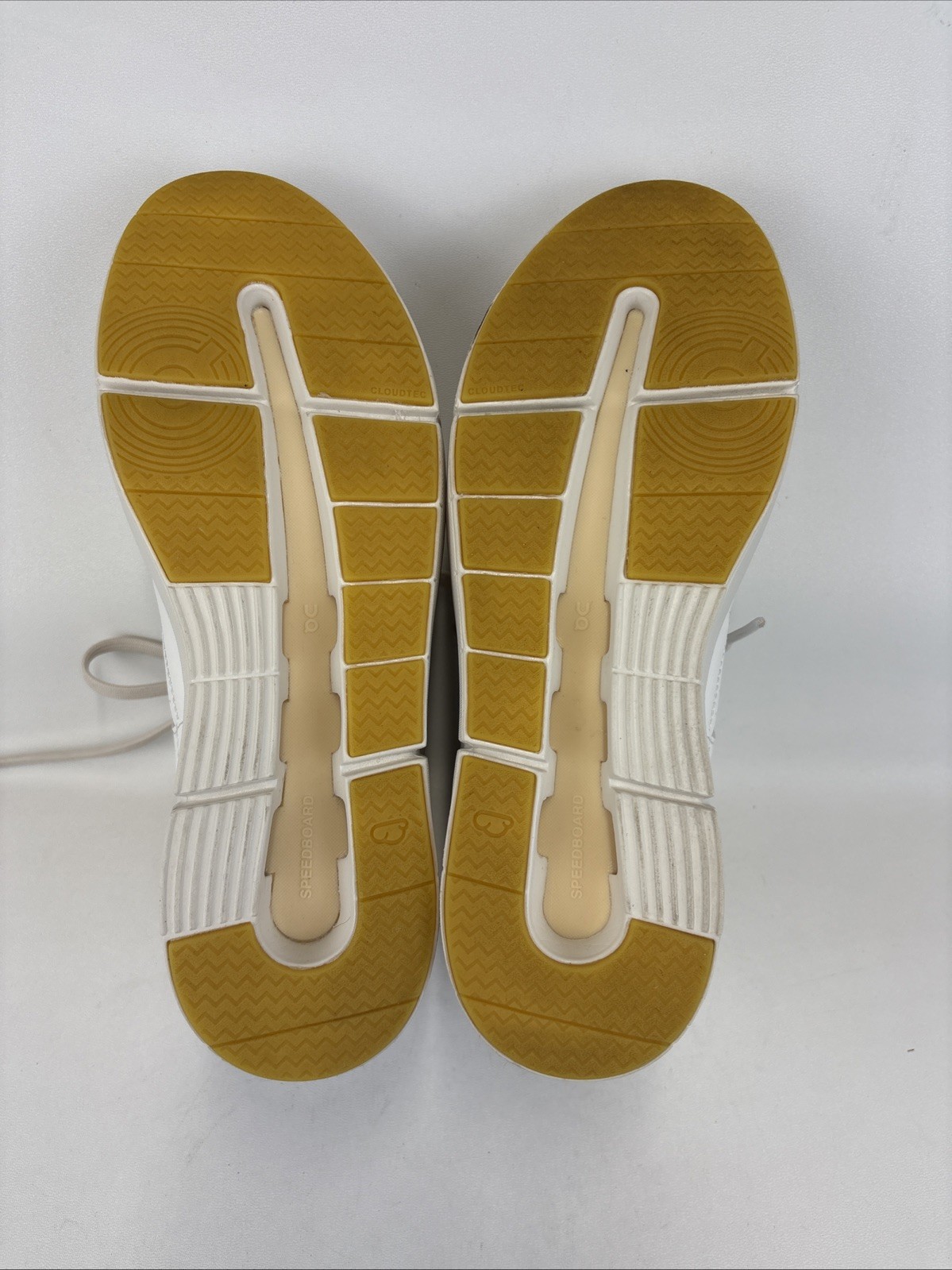 On Cloud The Roger Clubhouse Mid White/Blonde Sneakers Shoes Women’s Size 7.5