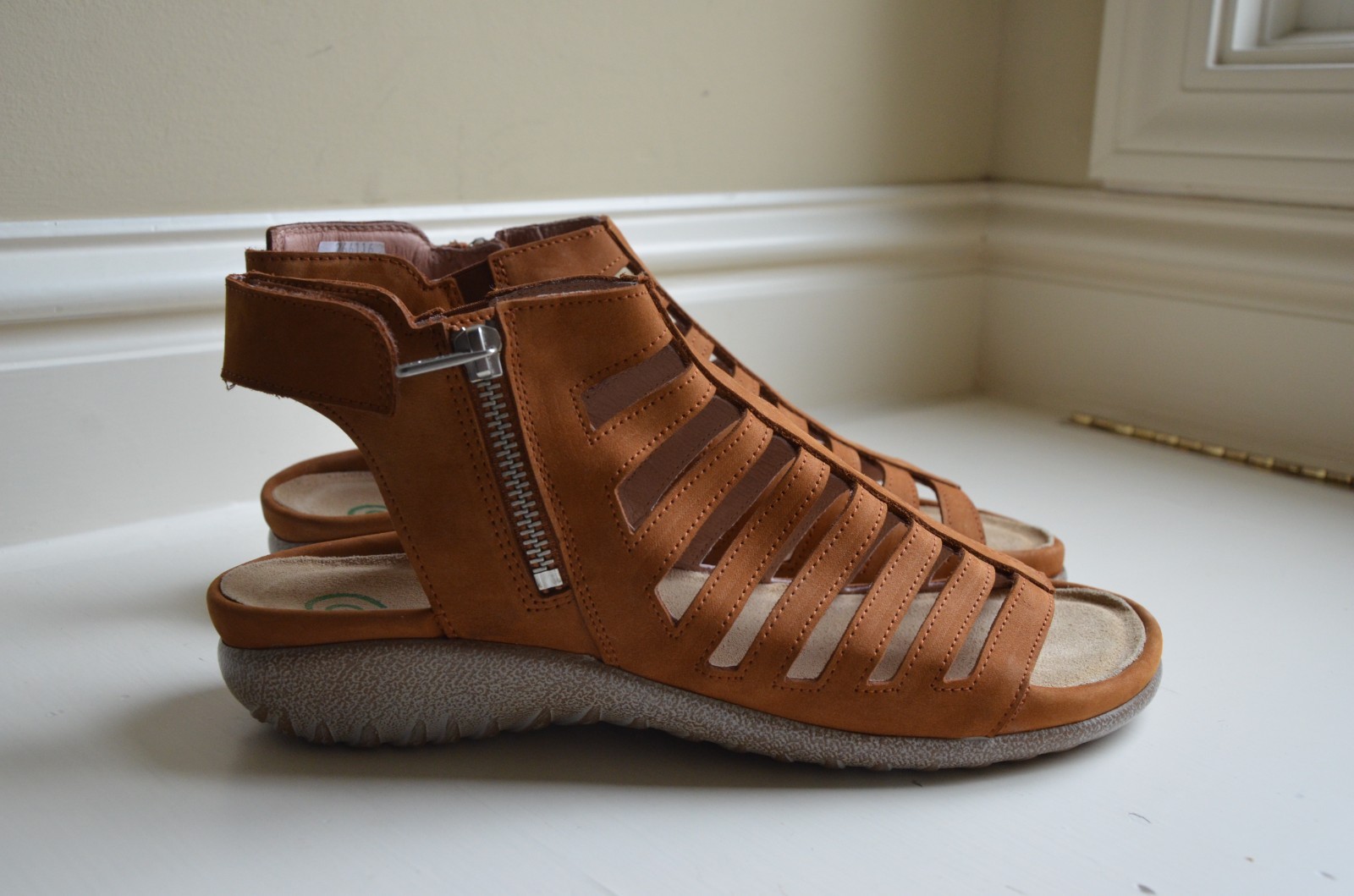 Naot Pitau Taupe Gladiator Sandals Womens EU 40 US 9 – 9.5 Comfort