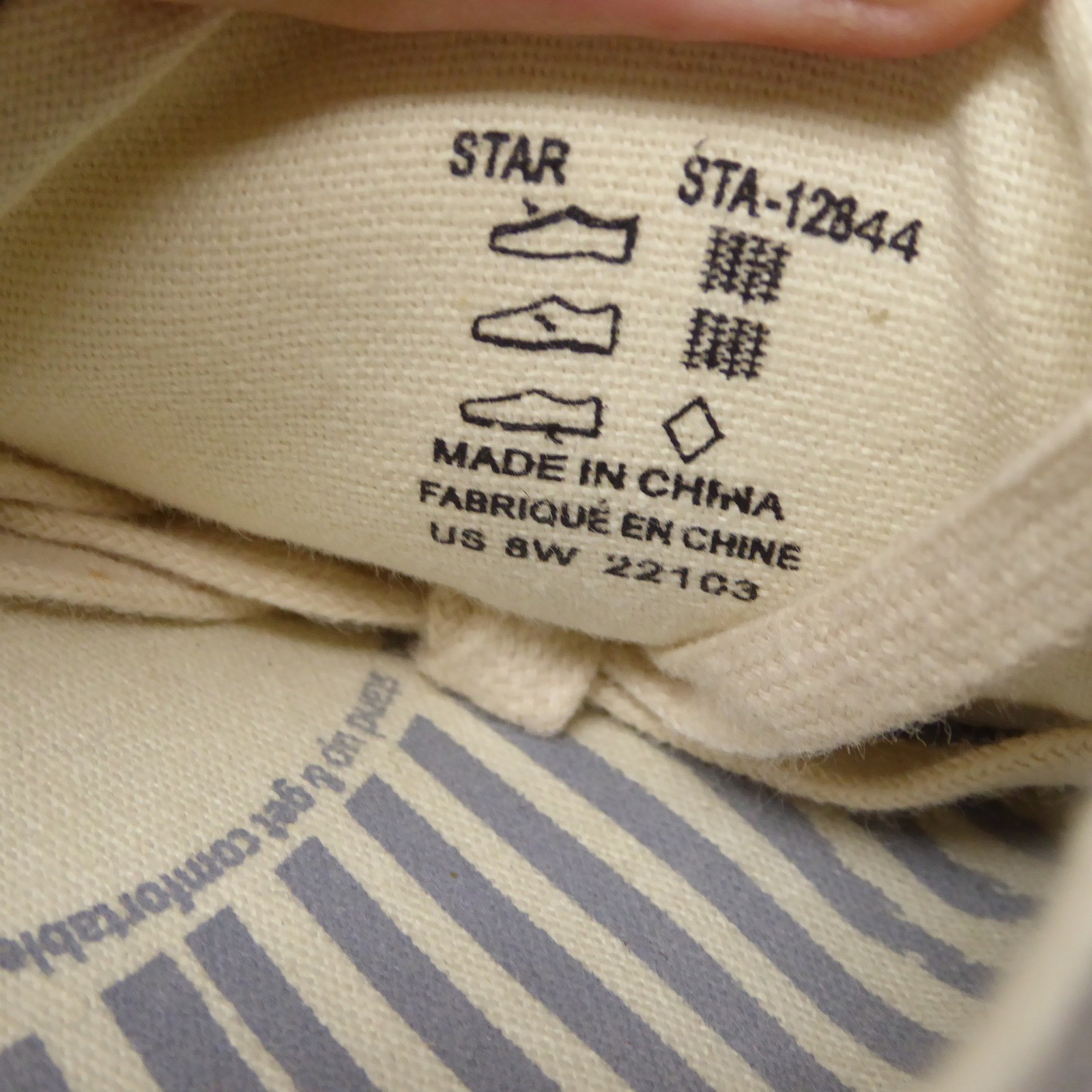 Taos Womens Shoes Gray Star Canvas Fashion Sneakers Size 8W