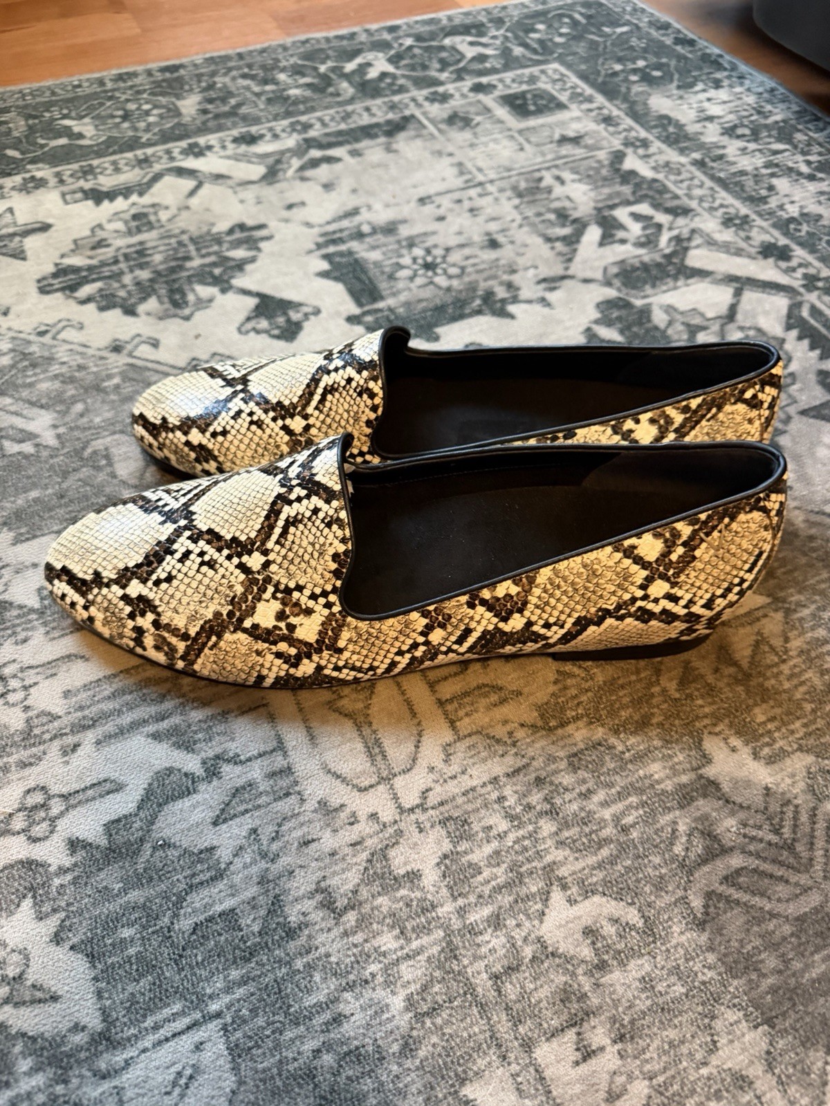 Vionic Women’s Willa II Textured Cream And Black Snakeskin Size 12
