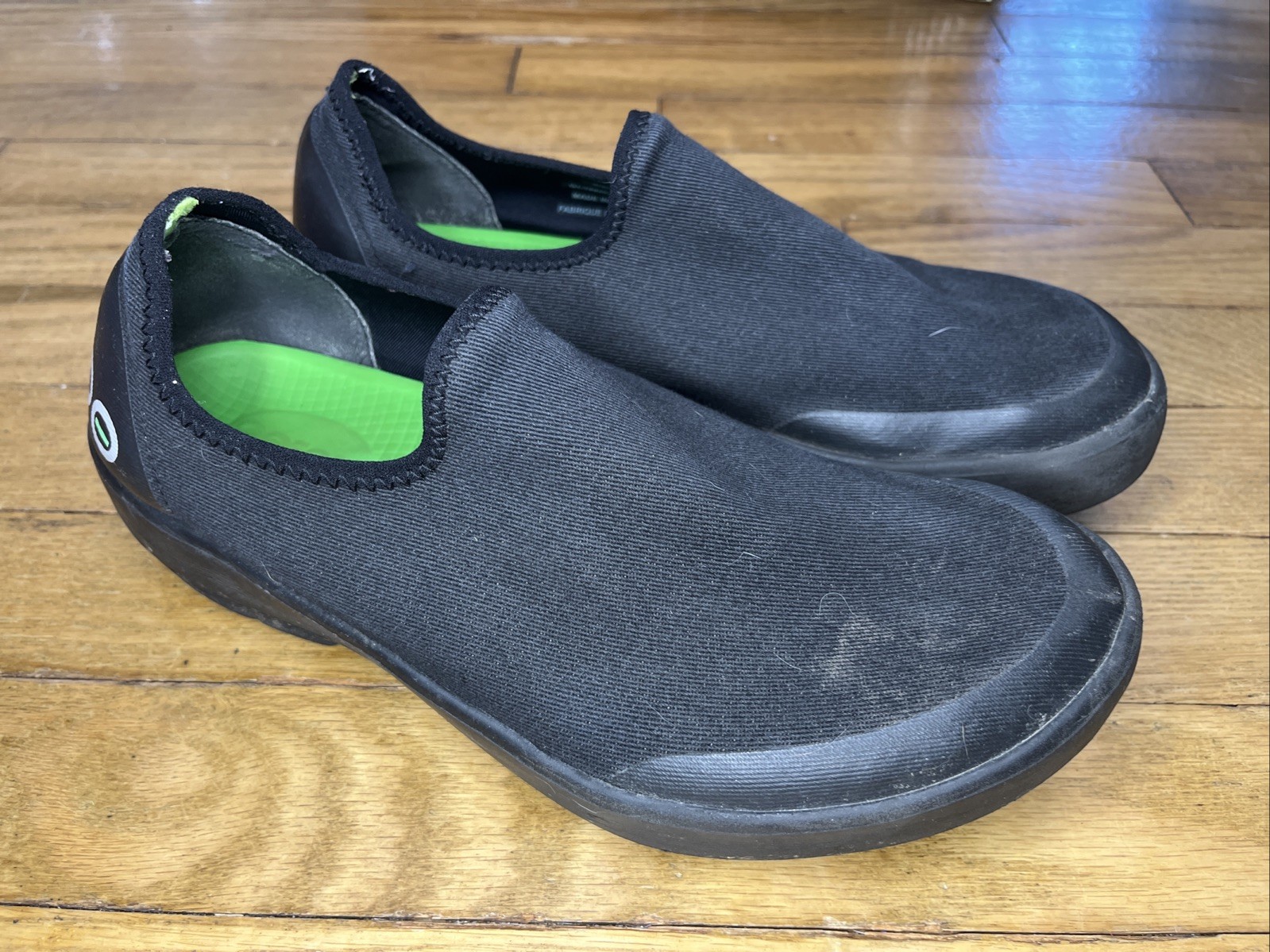 OOfos OOmg eeZee Low Women’s 9 , EU 40 All Black Canvas Comfort Recovery Shoes