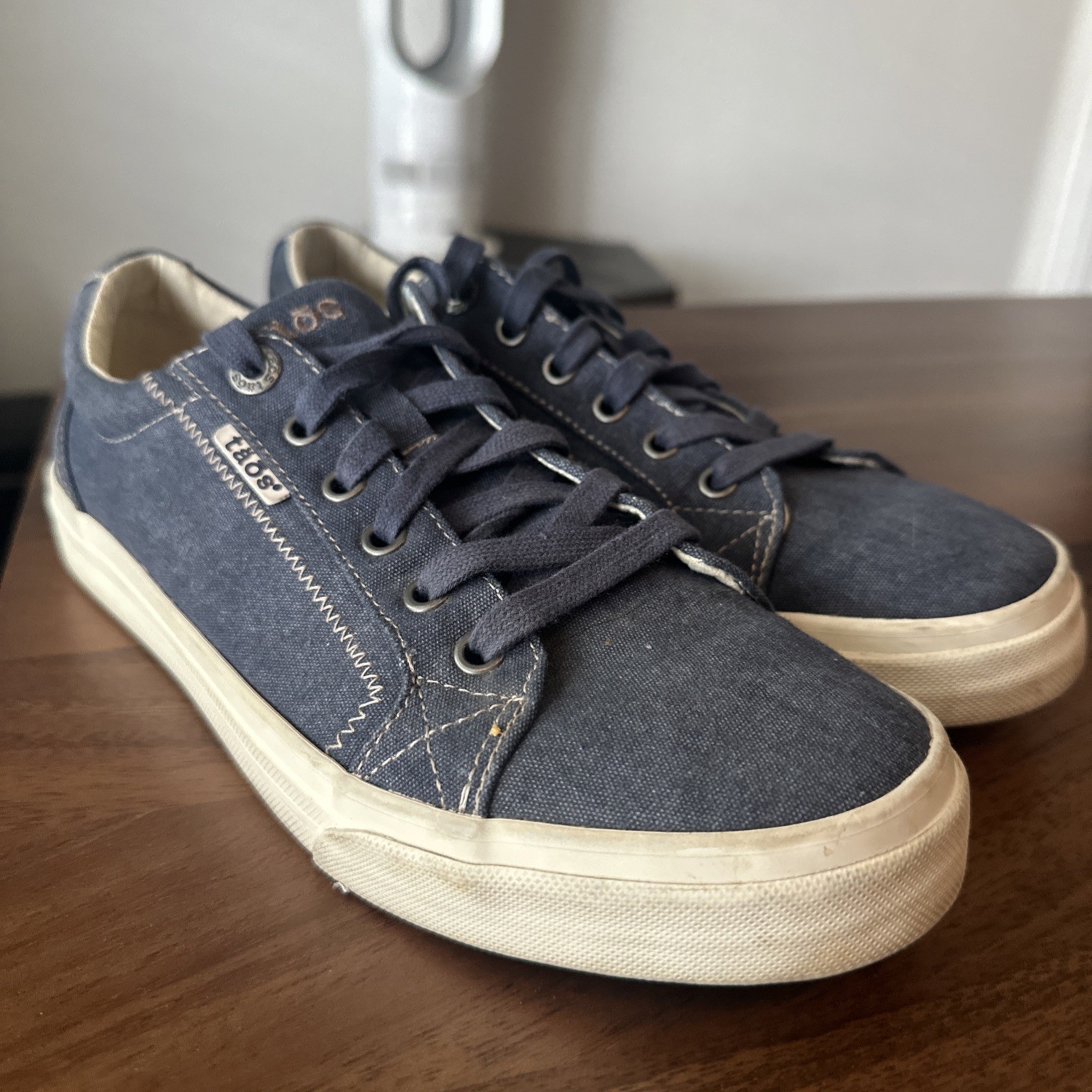 Women’s TAOS Star Sneakers Casual Shoe – Size 9.5 – Blue Washed Denim