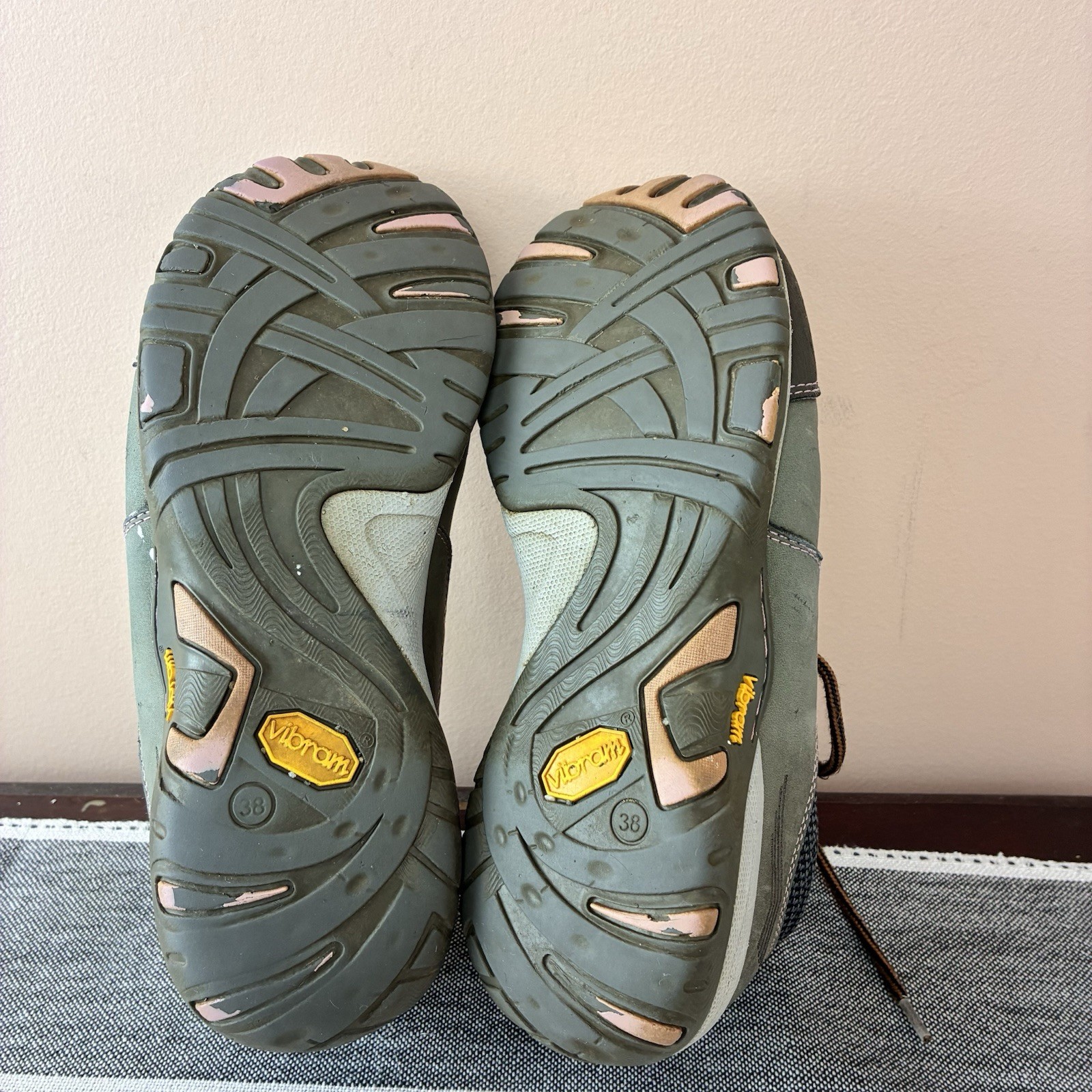 Dansko Paisley II Waterproof Women’s Hiking Walking Shoes Sage Green Sz 38 US 8