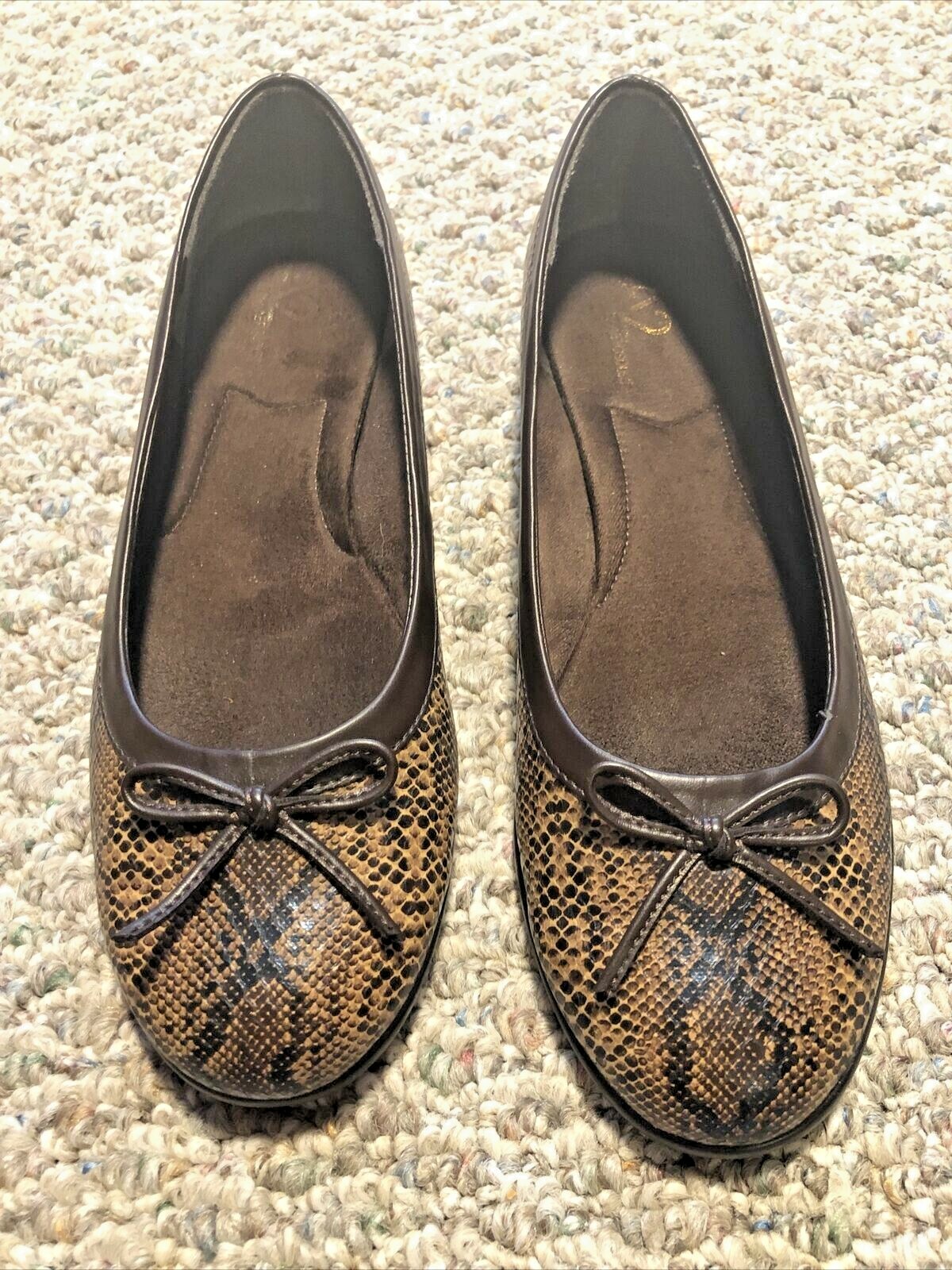 Aerosoles A2 Comfort System SIZE 7.5 Flats Faux Snake Skin Womens Shoe Excellent