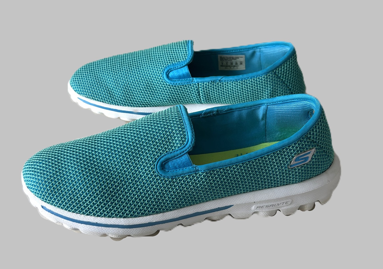 Skechers Go Walk Memory Foam Fit Slip-on Shoes Size 9M in Turquoise