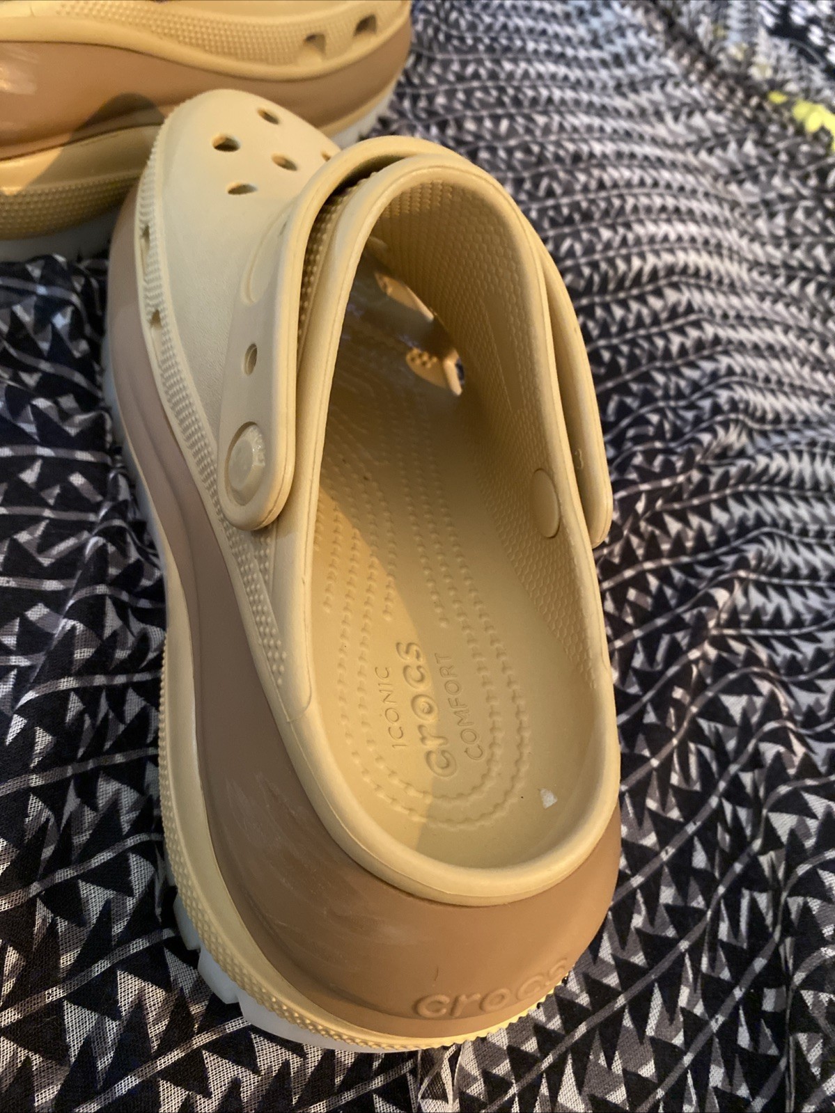Crocs Mega Crush Matte Clogs Wheat EC Size M5 W7