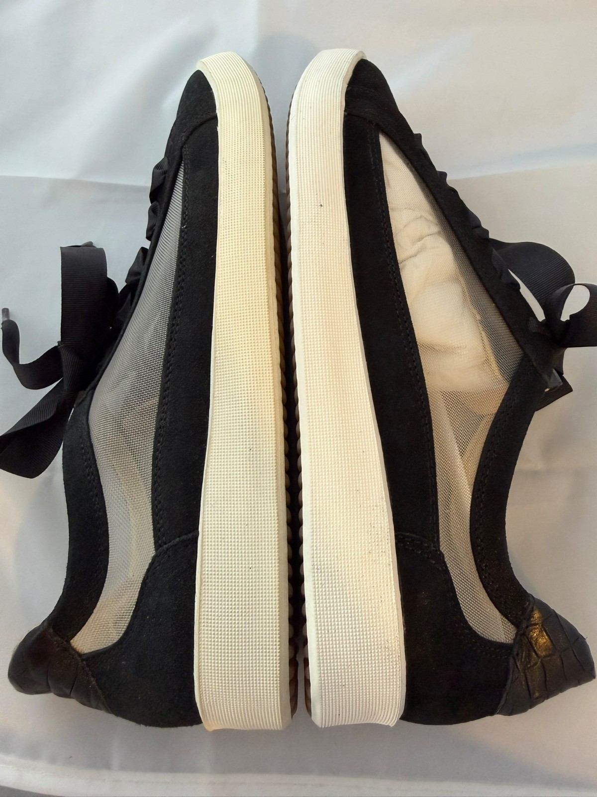SoftWaves Women’s Peek-A-Boo Sneaker, Black, 7.87.24A Size 36.5 (6 US) NEW