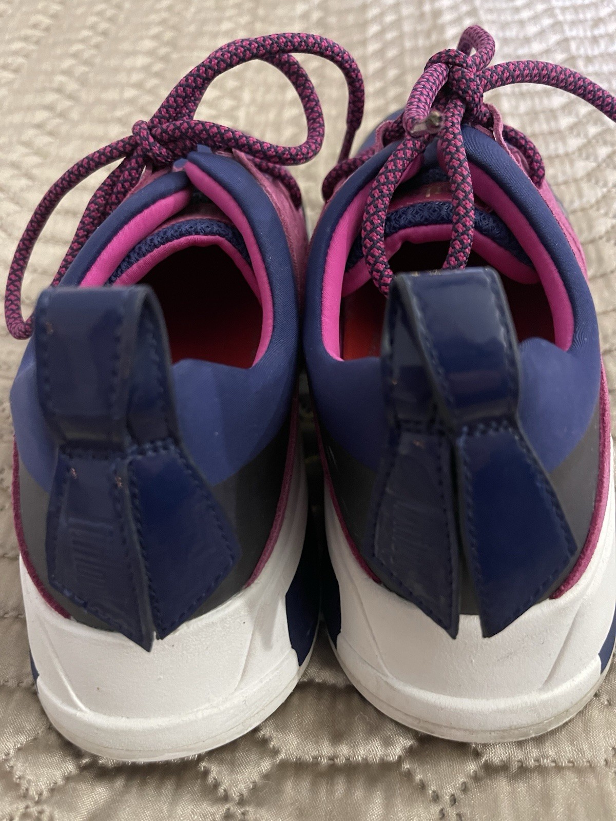 fitflop womens size 7.5 Carrita sneakers. blue/purp fabric/suede. ex cond