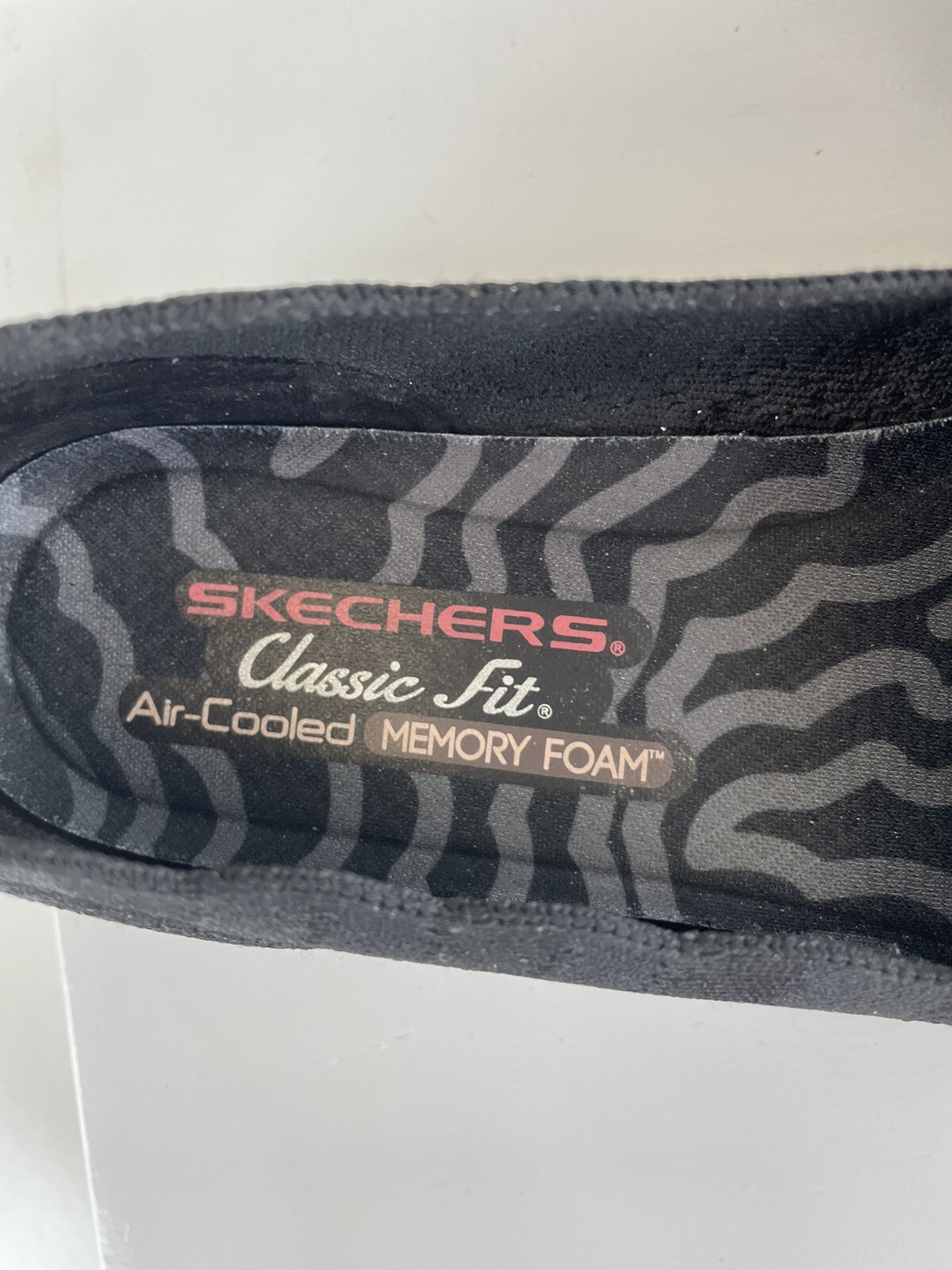 Skechers Womens Sz 8.5 Black Mesh Classic Fit Air Cooled Slip On Shoes SN49481