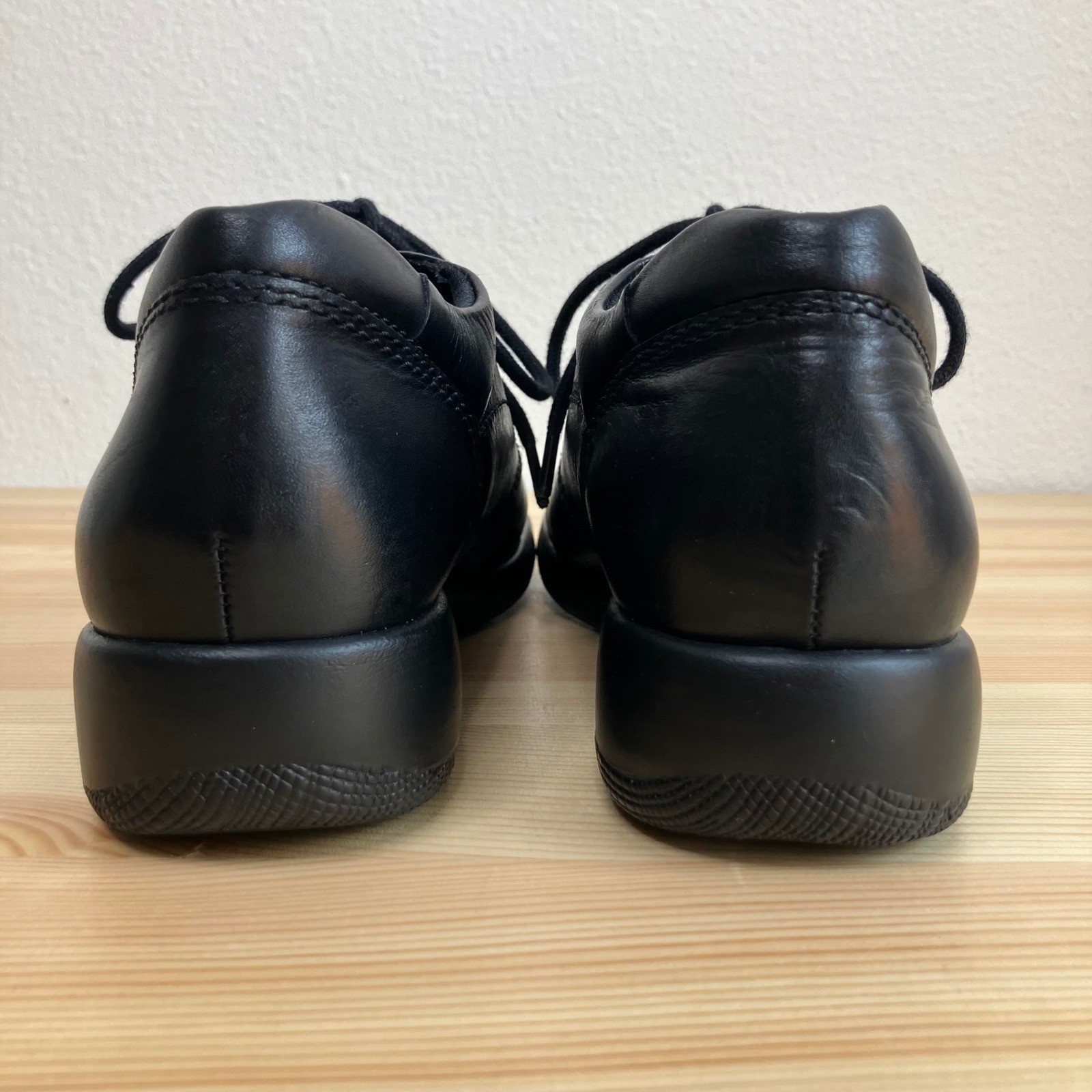 I Heart Comfort Shoes Cross Womens 6M Black Leather Lace Up Stitching Walking