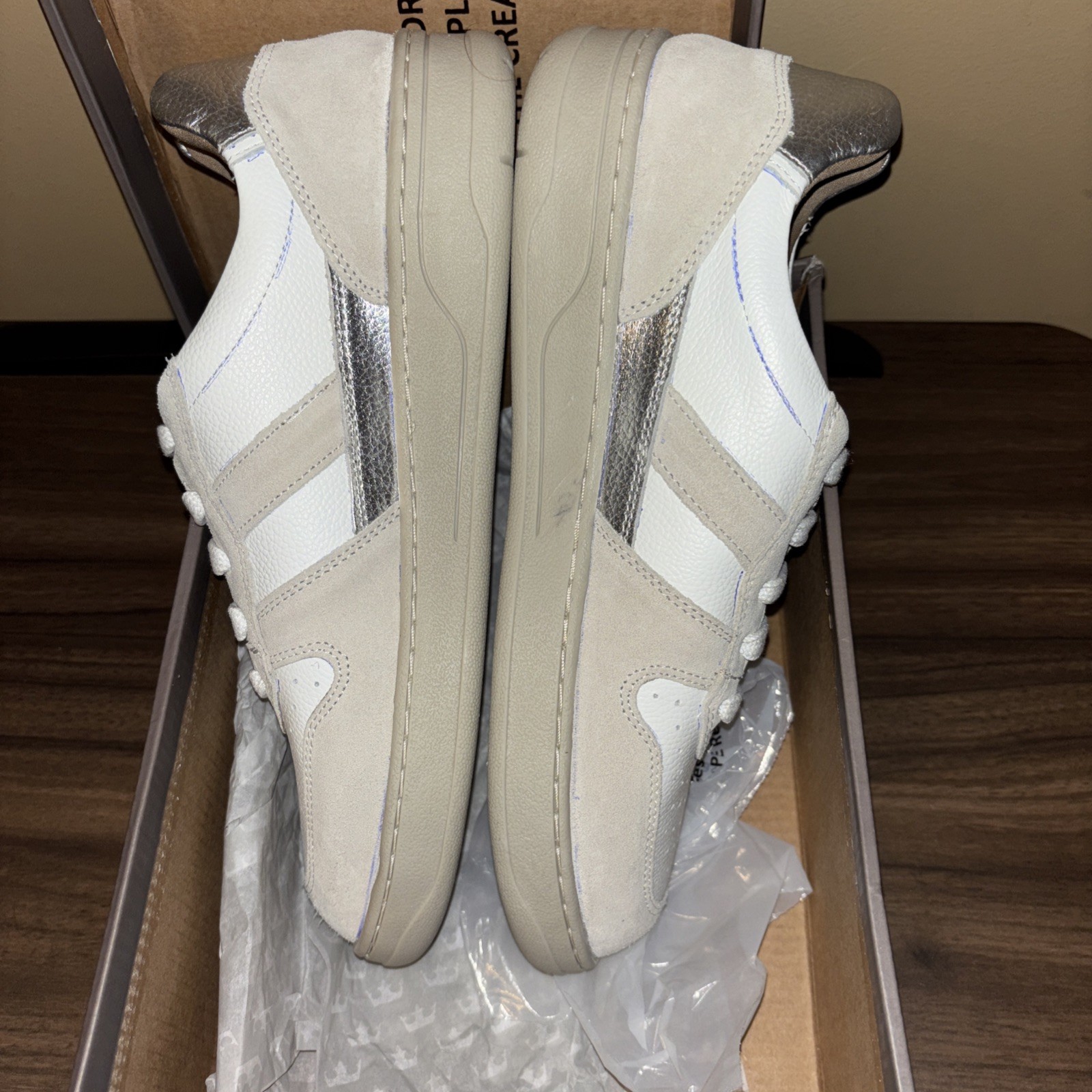 NIB Crown Vintage Tate Women 10 Leather Lace Up Sneakers White Gray Silver 41.5