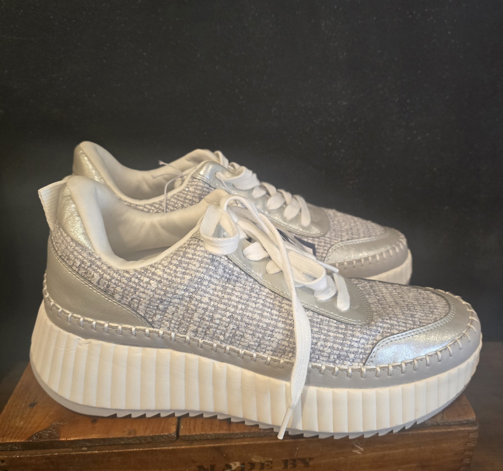 Universal Thread Women’s Silver Persephone Sneakers Memory Foam Sz 11 New w Tags