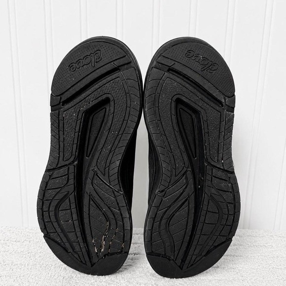 Clove Alto Women’s All Black Nursing Sneakers