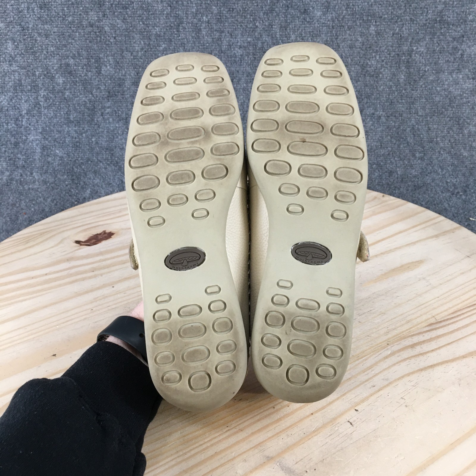 Mushrooms Shoes Womens 7 M Beige Mary Jane Leather Woven Casual Hook & Loop Low