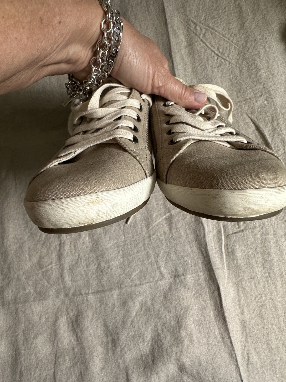 Taos Star Canvas Sneakers Womens 10 Khaki Wash Tan Comfort Shoes EUC