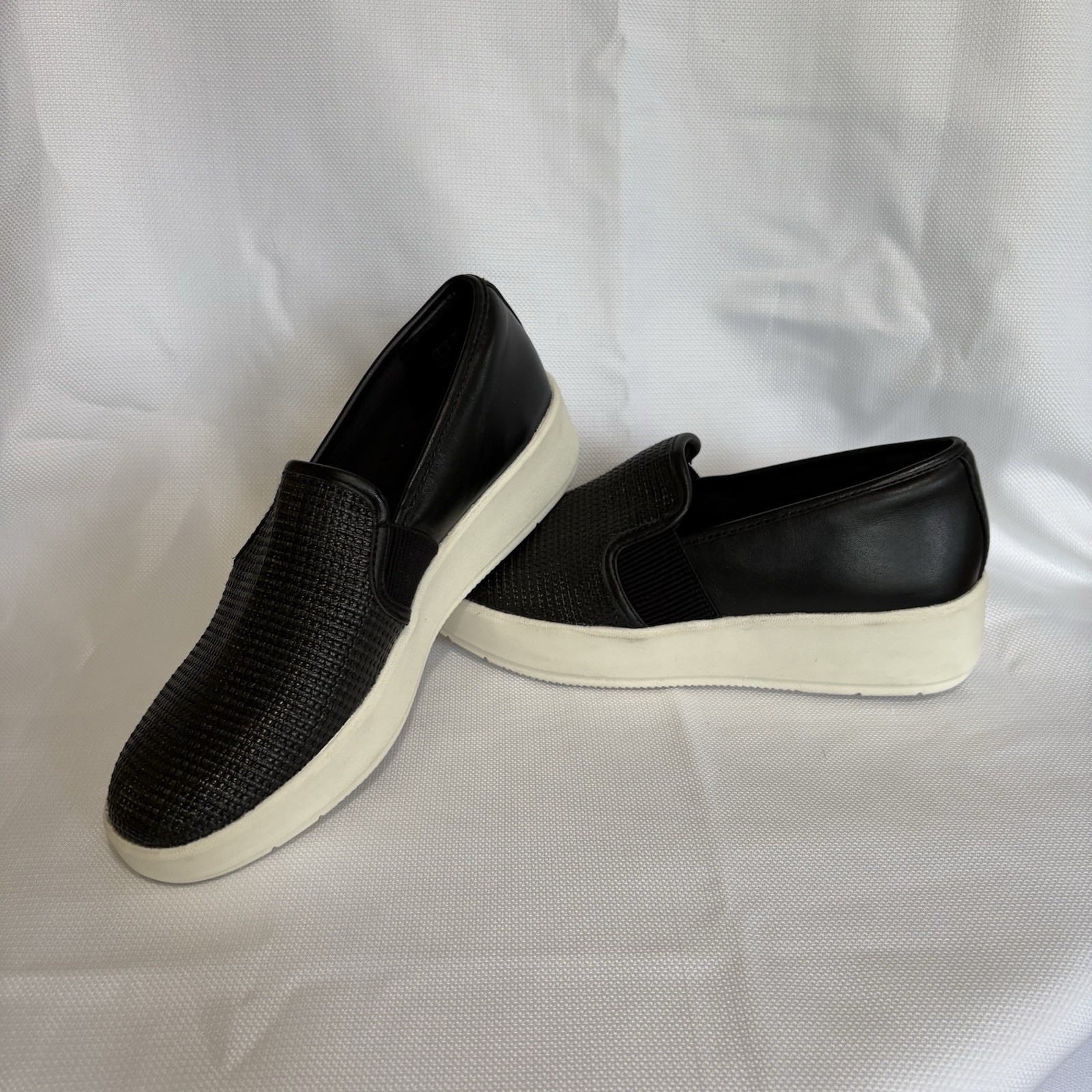 Clarks Women’s Slip On Sneaker Layton Petal Size 8.5 Medium Black Combi
