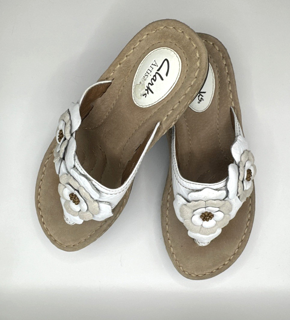 Clarks Artisan Women’s Comfort Leather Shoes Size 7M White Beige Flowers Slip On