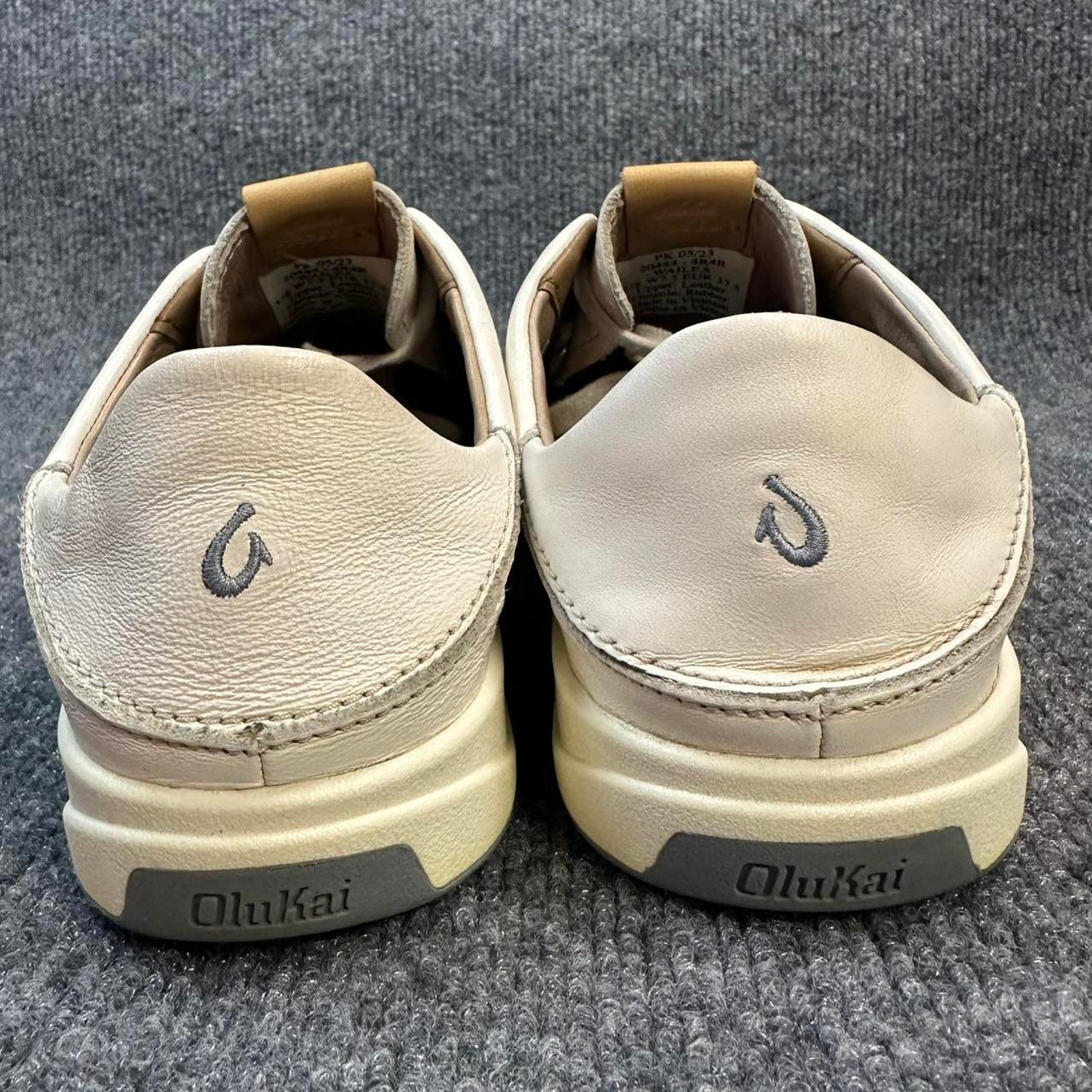 OluKai Women’s Wailea Leather Golf Shoes Spikeless Convertible Mule Sneakers 7.5
