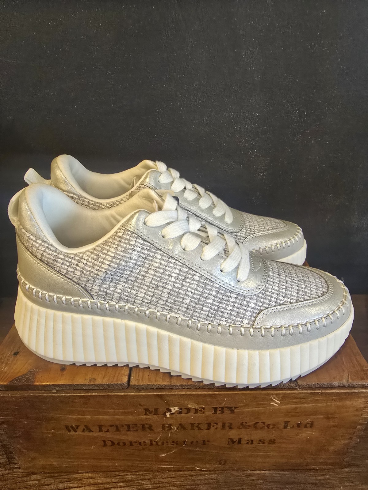 Universal Thread Womens Silver Persephone Sneakers Memory Foam Sz 8.5 New w Tags