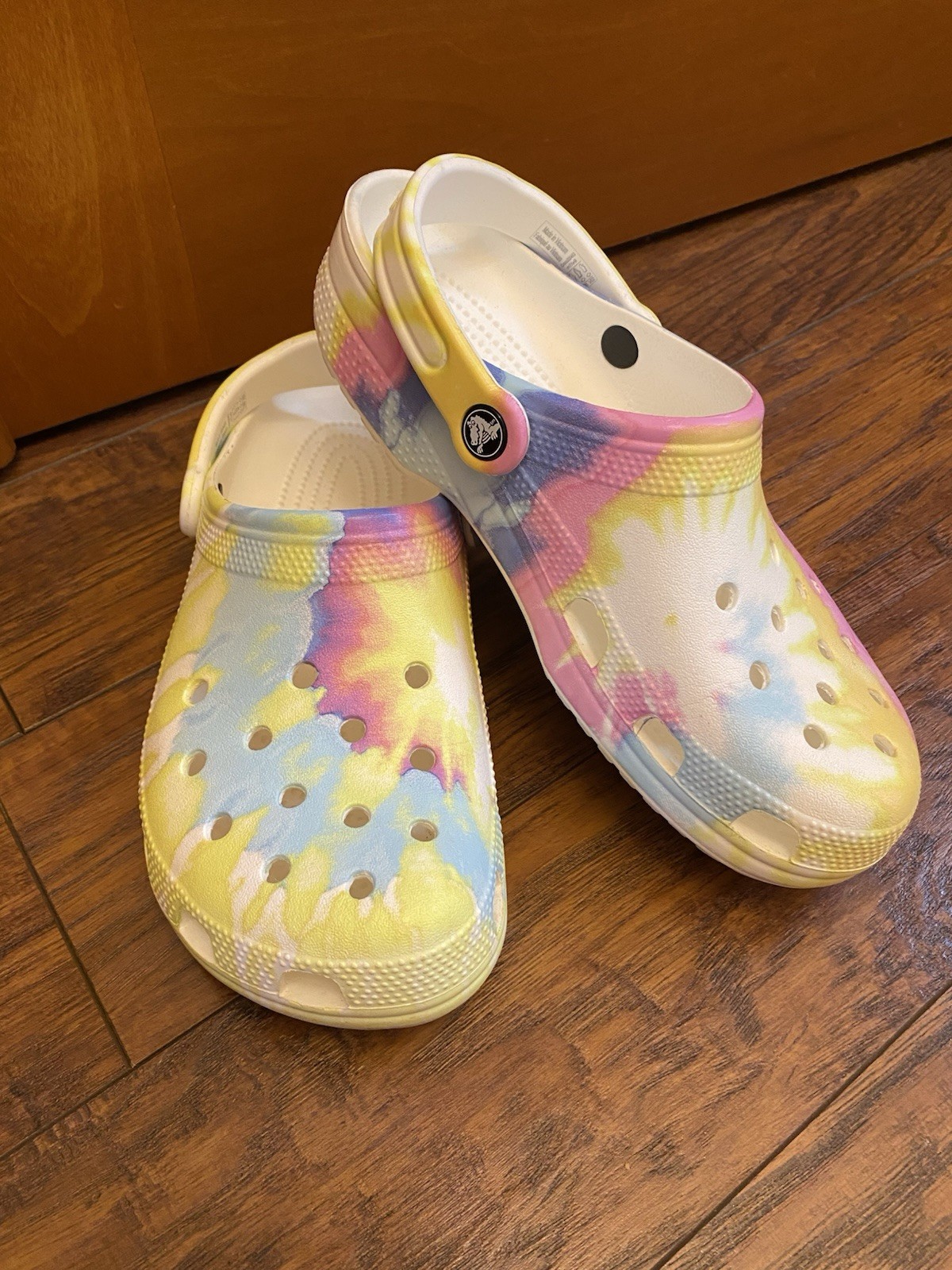 Crocs Unisex Classic Tie-Dye Pastel Graphic Clogs Men’s Sz 7 Women’s 9