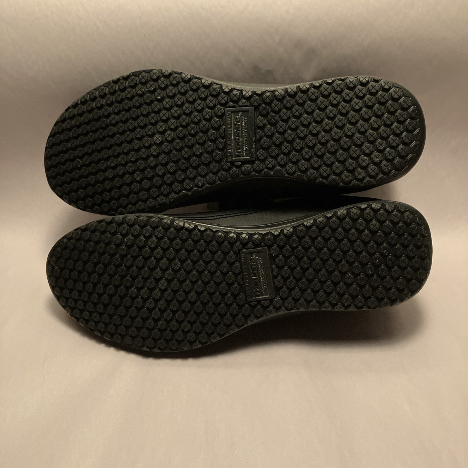 NWT TredSafe Claire Women 11 Slip Resist Black Bungee Slip on Cushion Work Shoes