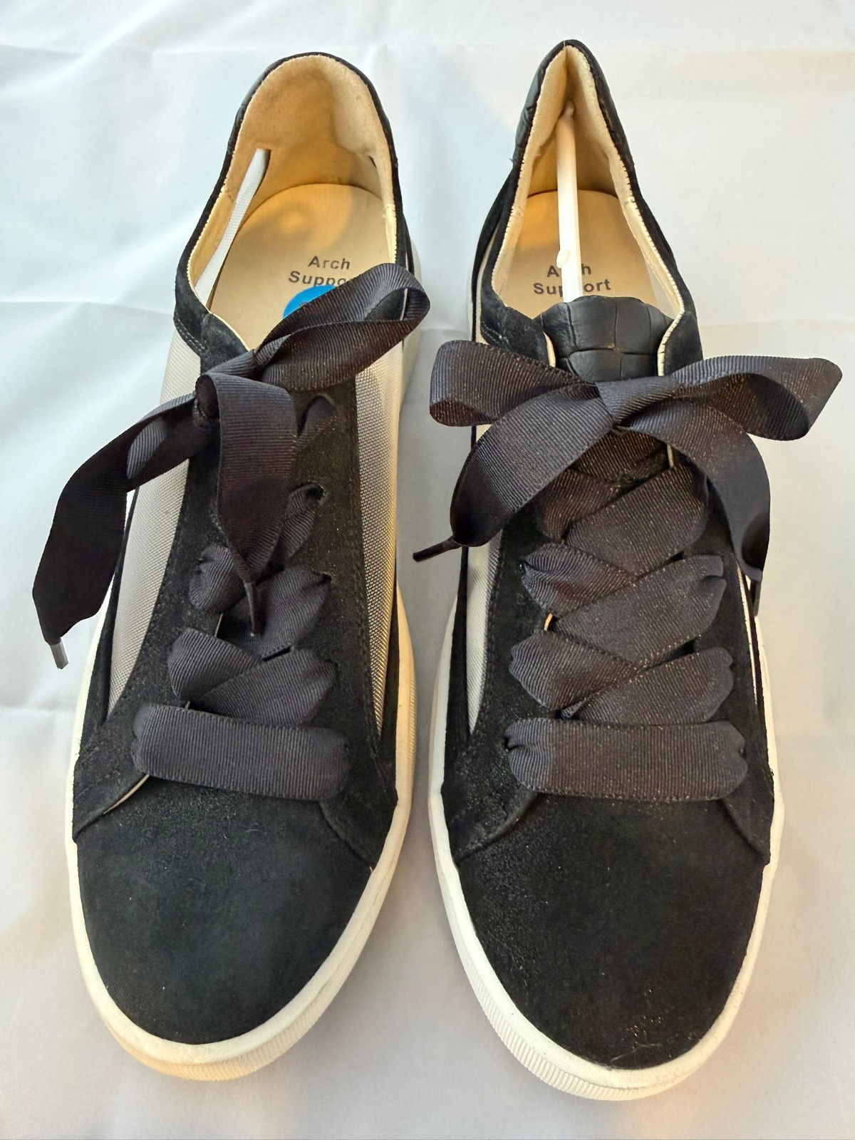SoftWaves Women’s Peek-A-Boo Sneaker, Black, 7.87.24A Size 36.5 (6 US) NEW