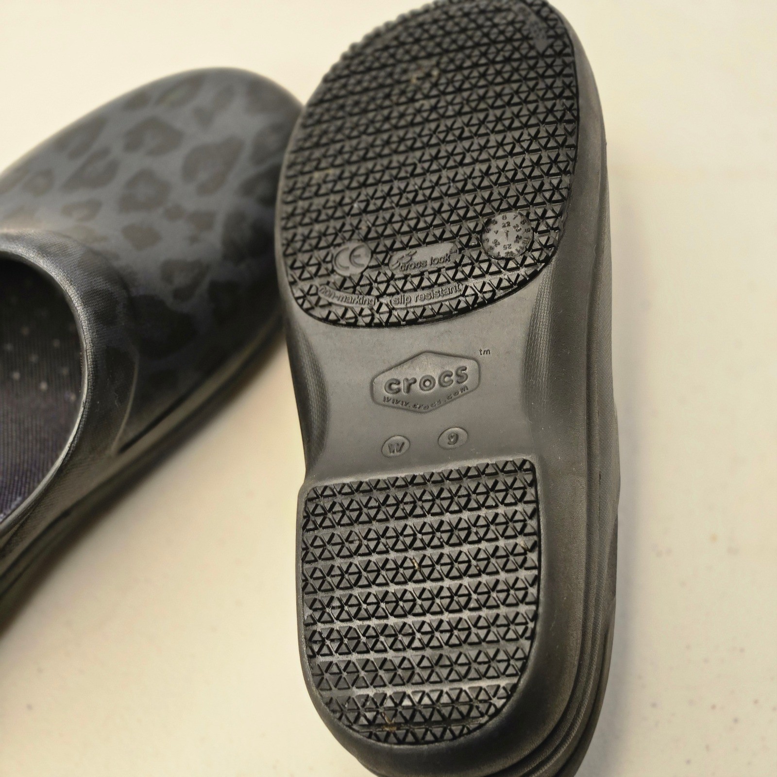 Crocs Neria Pro II Work Clogs Womens 9 Black Leopard Slip Resistant Nursing Shoe