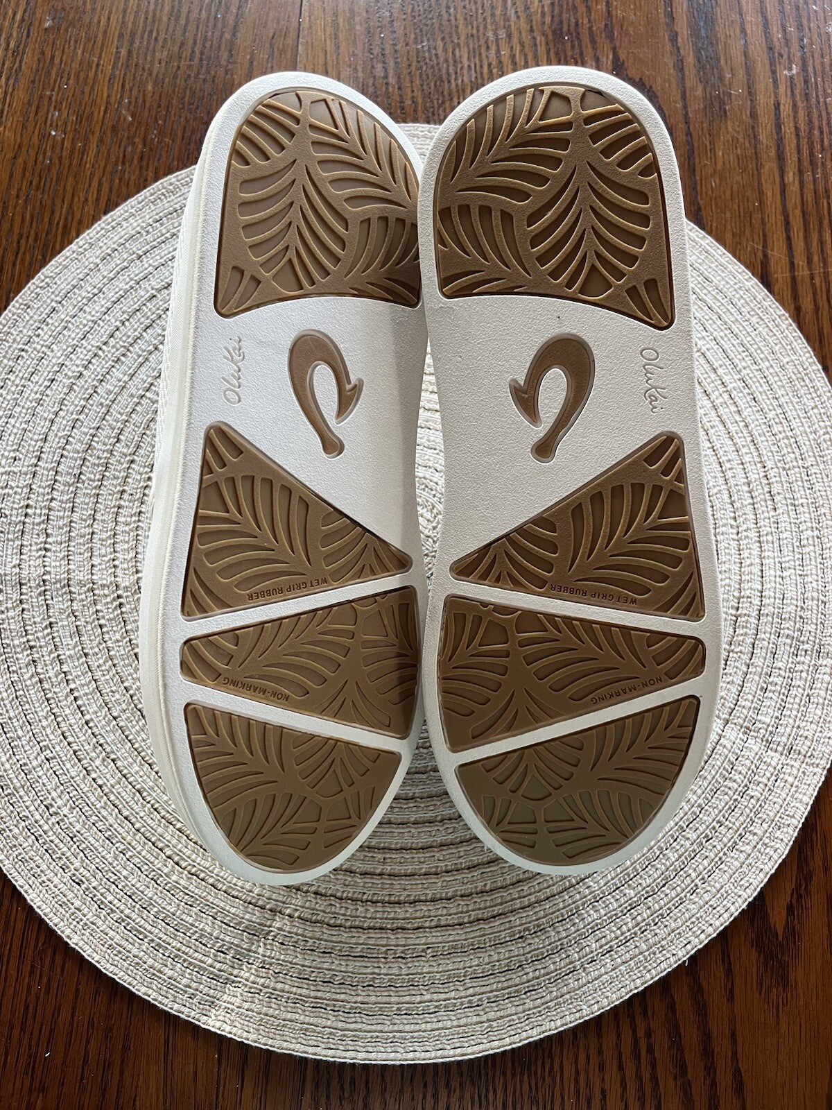 Olukai Ki’ihele White Slip On Sneakers Comfort Shoes Women’s Size 7 Activewear