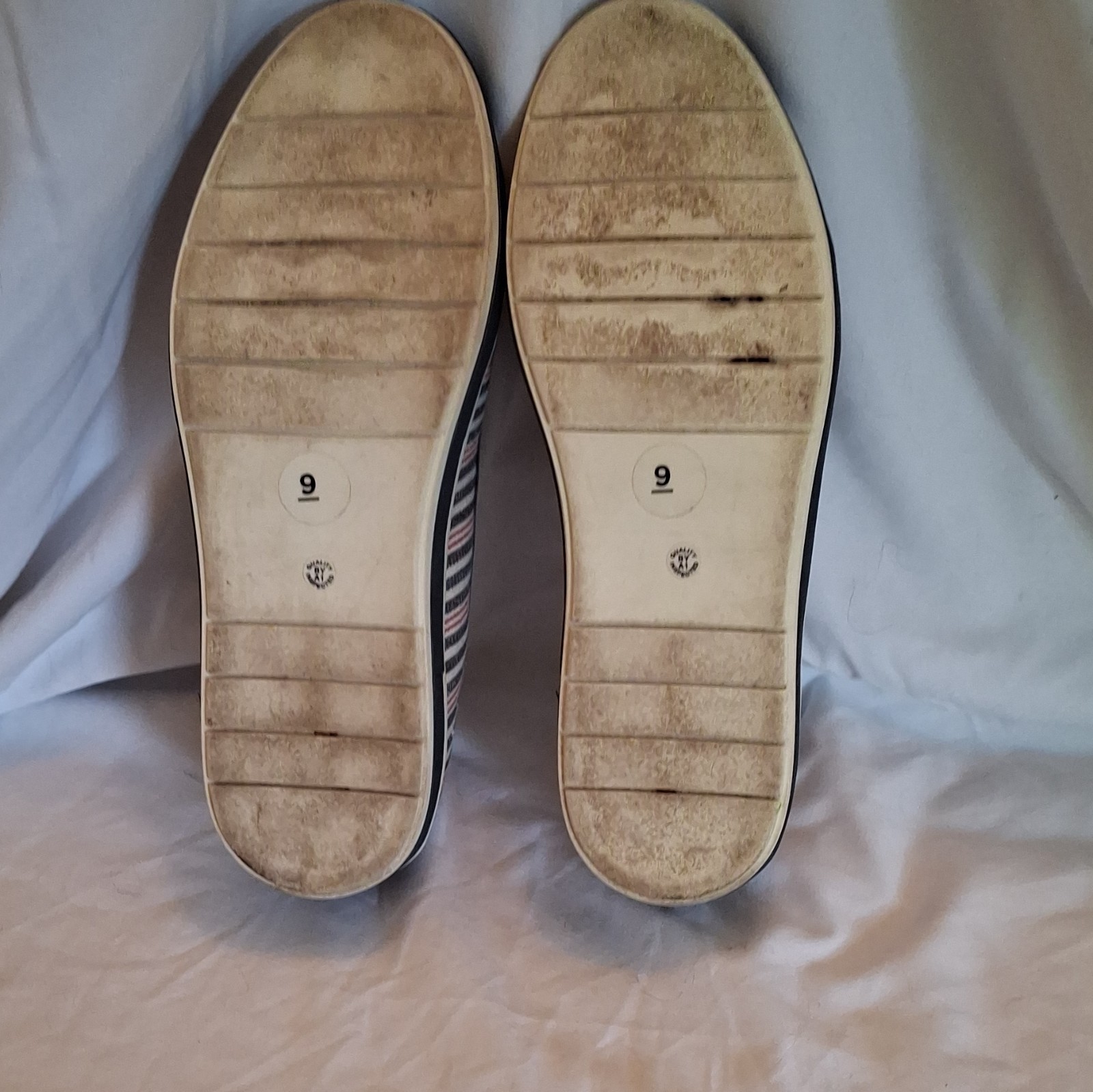 St. Johns Bay Ladies Canvas Slip On Multi 9 M Shoe Summer Cute