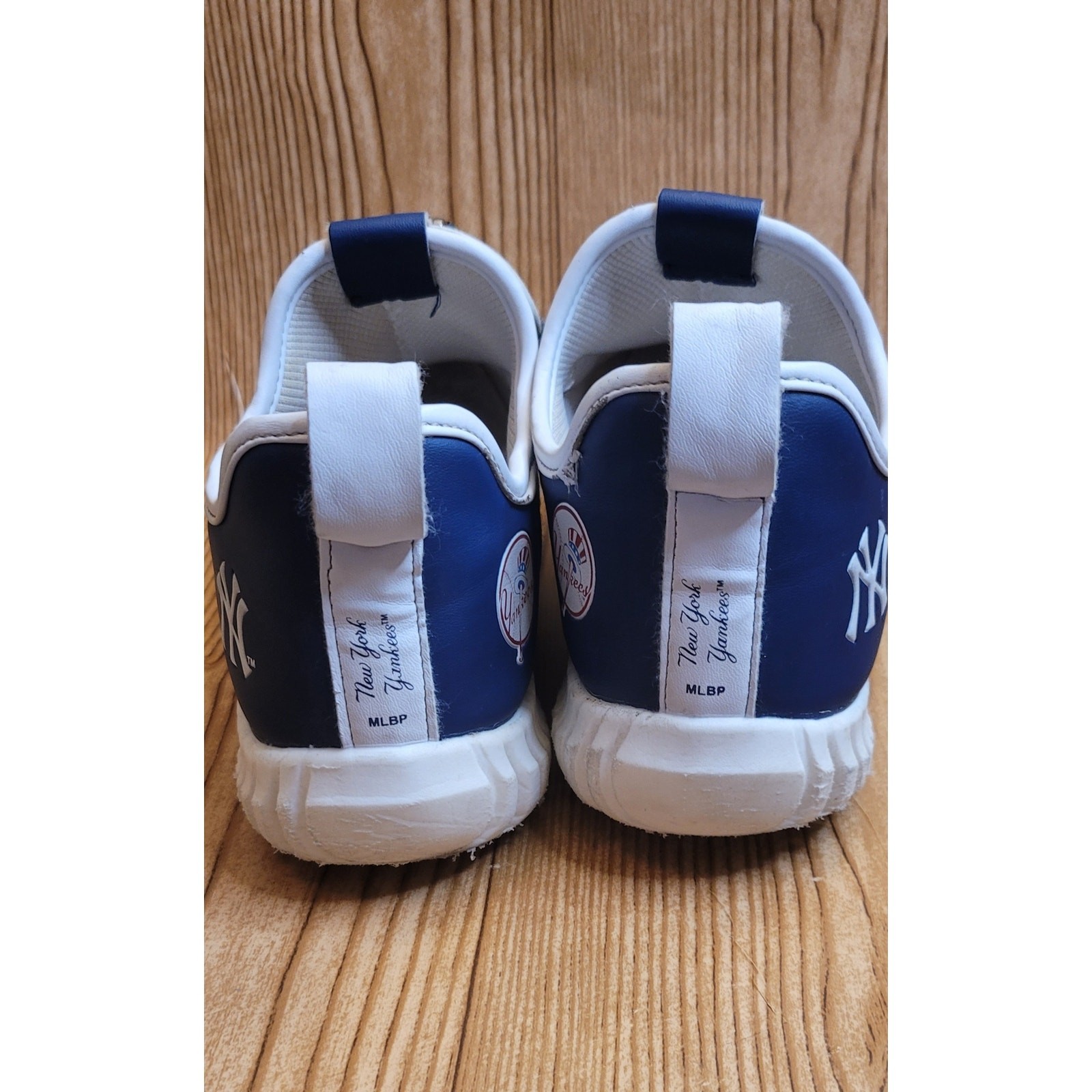 Lumn8 light up NY Yankees slip on shoes Womens Size 9 LED multicolor No charger
