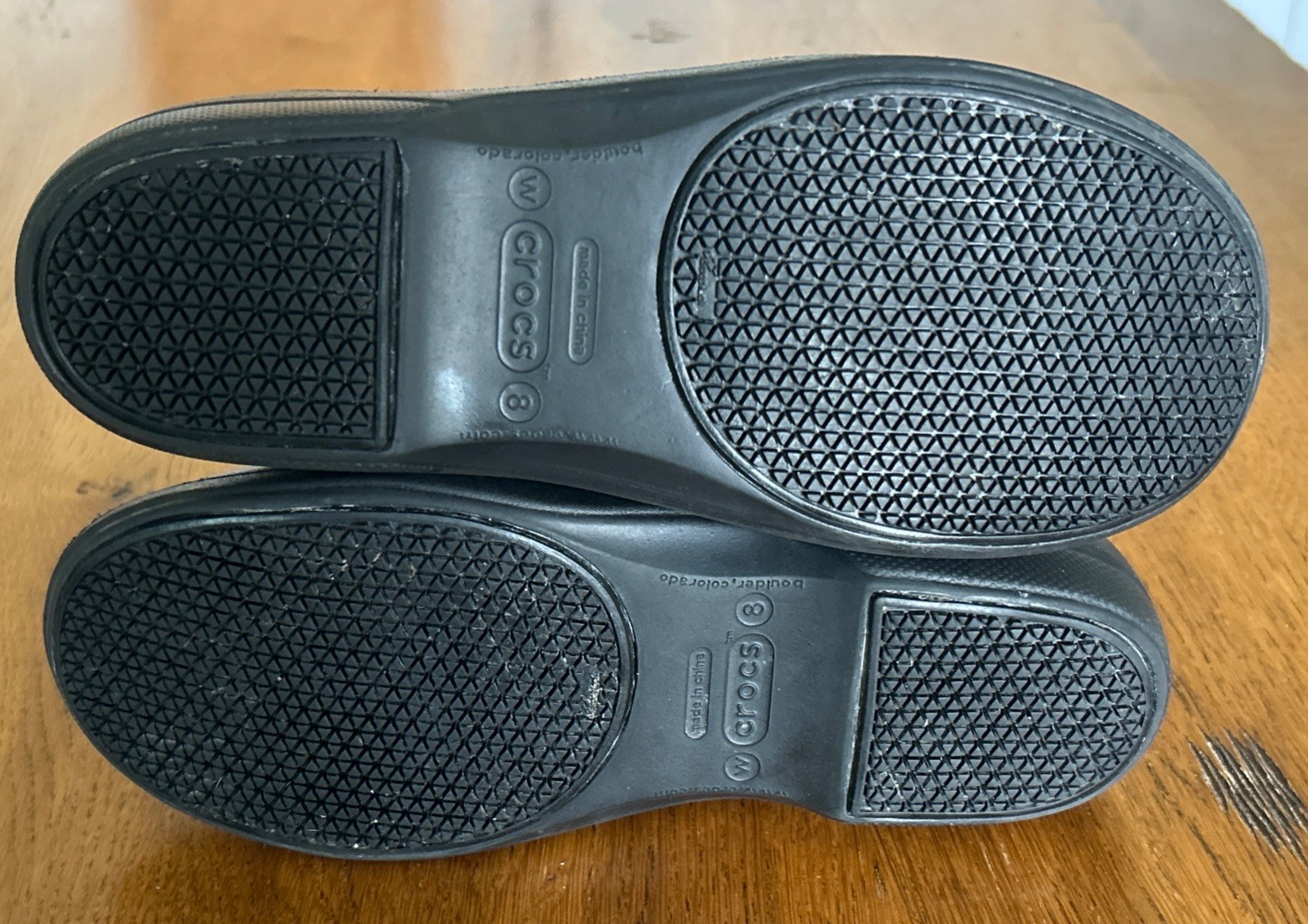 Women’s Size 8 CROCS Black Leather Shoes Slip-Resistant Casual Work Nurse Clogs