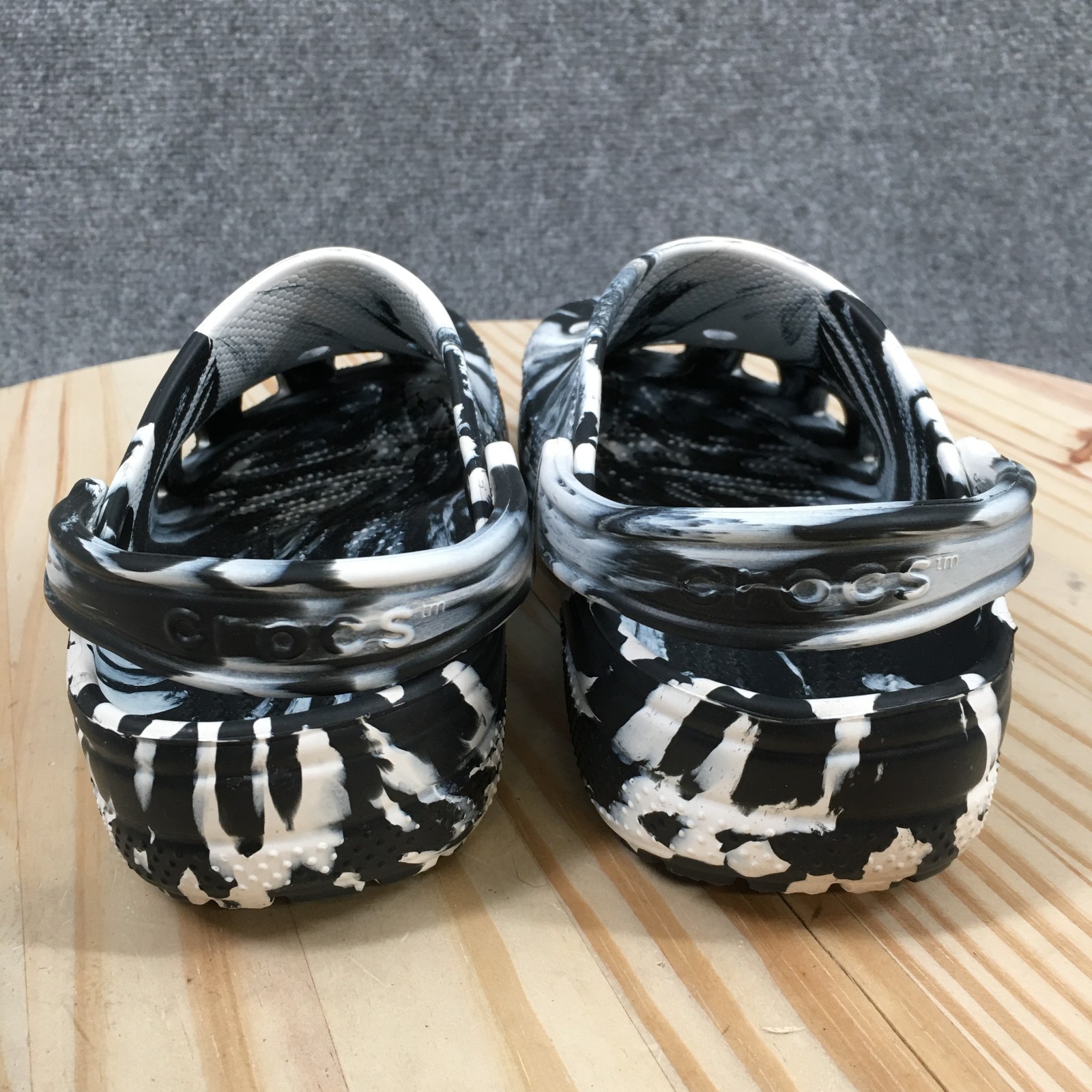 Crocs Classic Marbled Clog Womens 8 White Black Croslite Heel Strap 206867