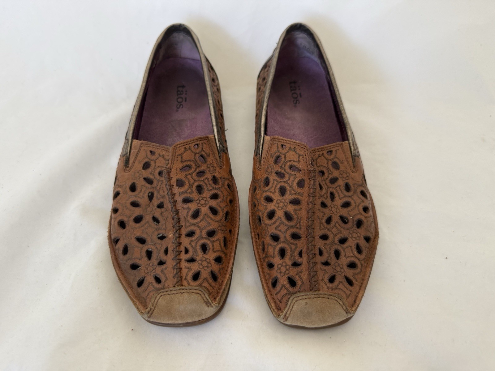 Taos Expose Driving Loafers Size 7 Slip-On Saddle Brown Leather Laser Cut Flats
