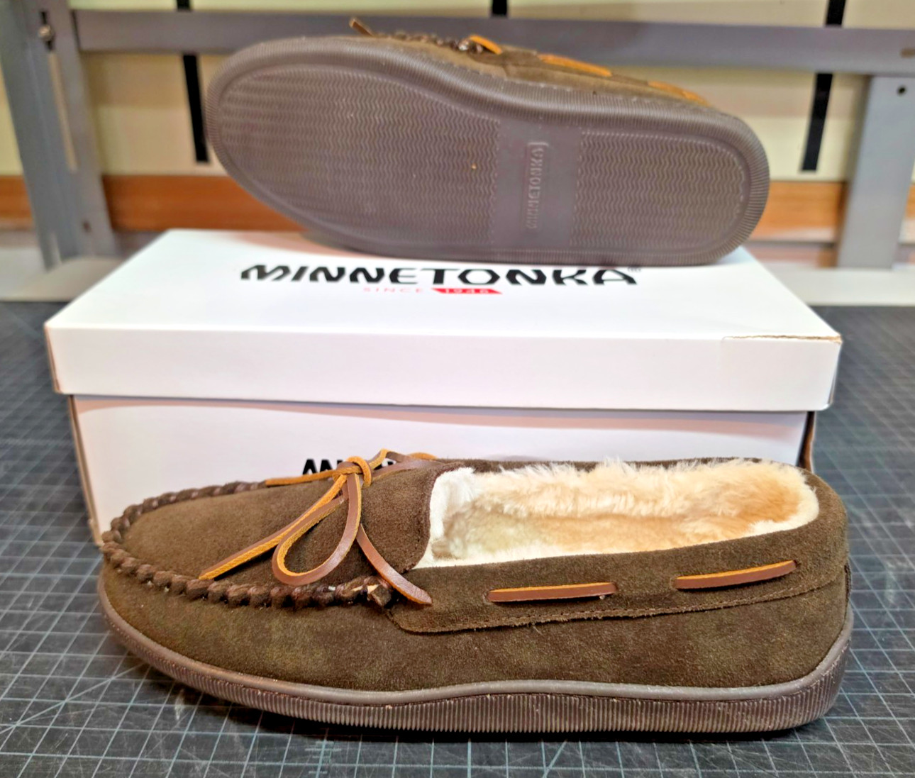 MINNETONKA Women’s Pile Lined Hardsole (3908WH) Brown – Ladies Size 8.5