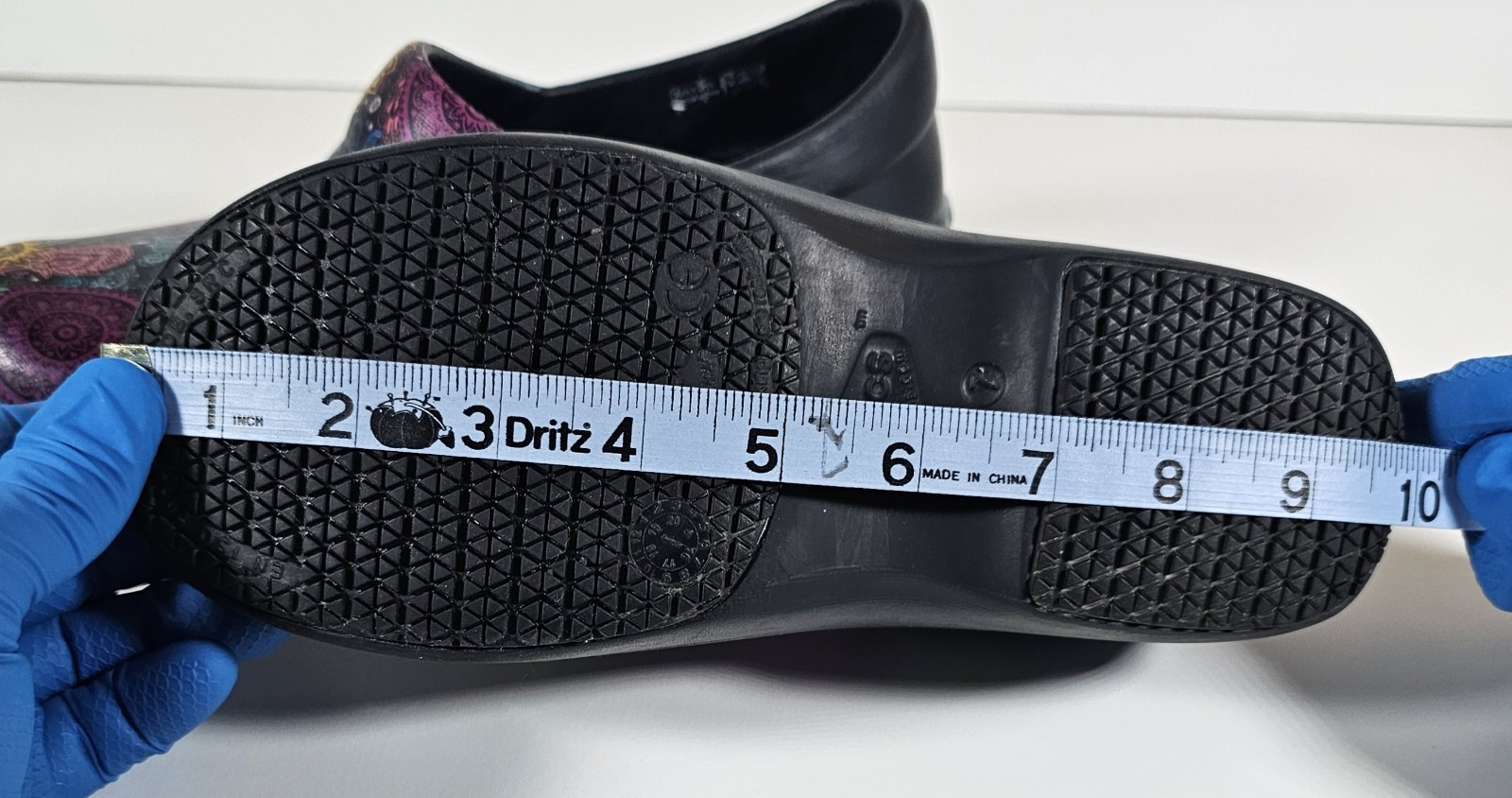Crocs Neria Pro II Women Graphic Print Paisley Slip Resistant Clog Size 7