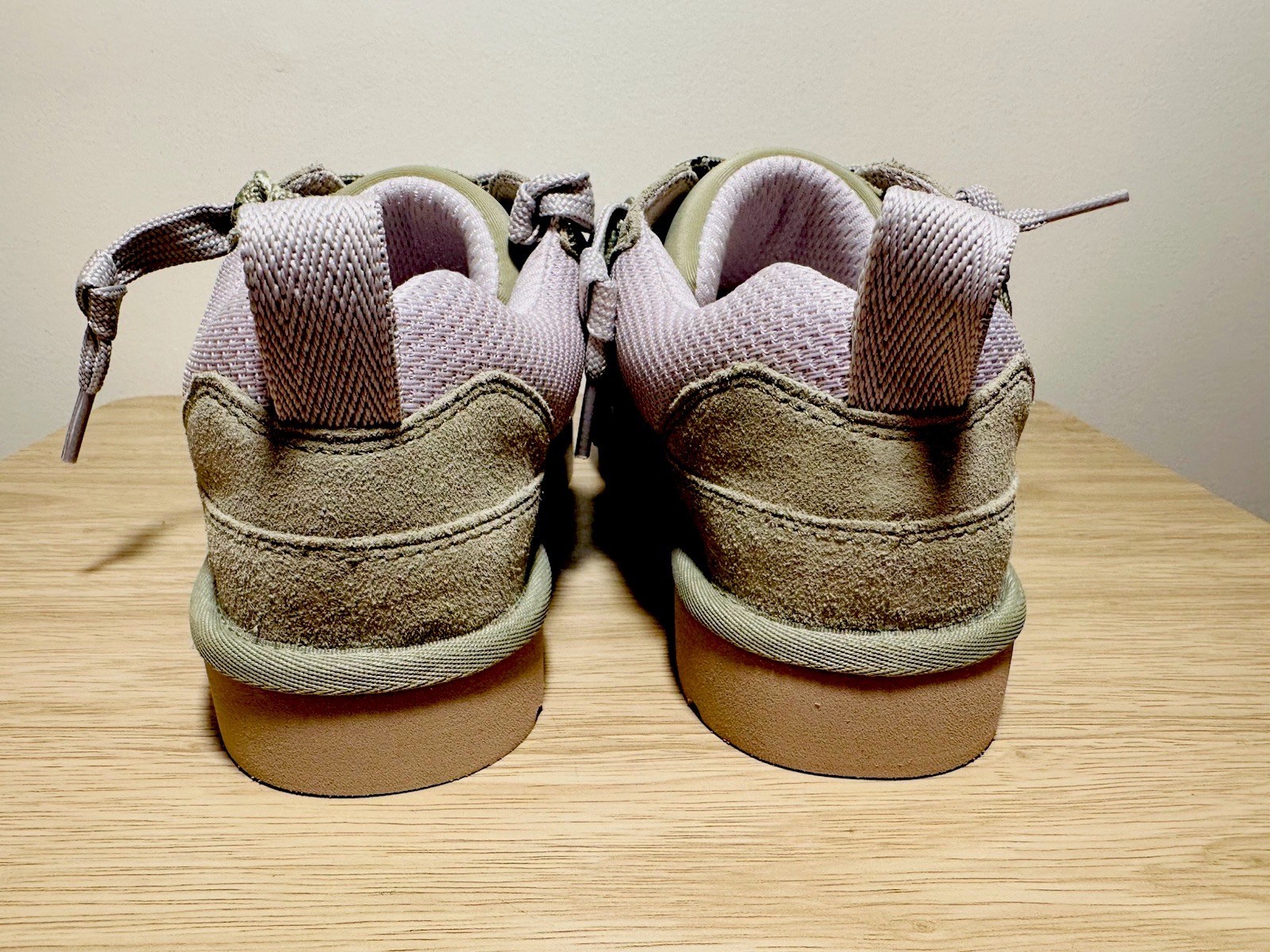 Ugg Lowmel lace up suede textile upper sneaker shoes moss green NWOB size 8