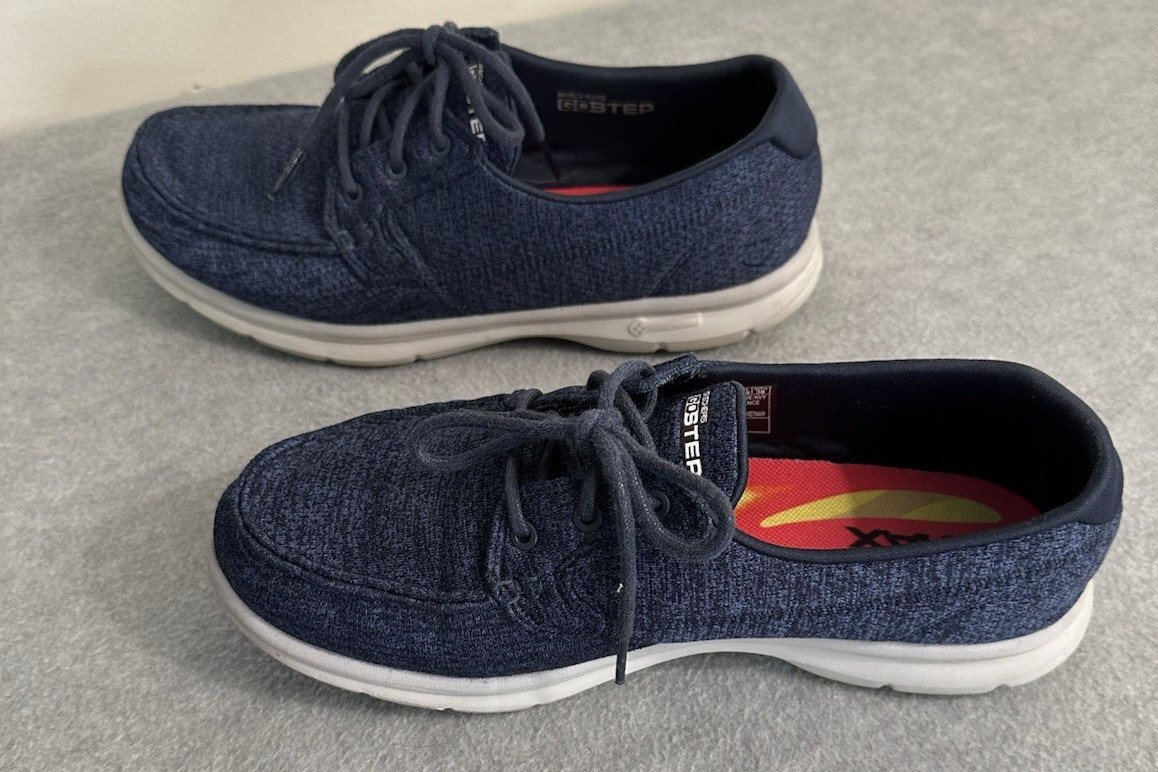 Skechers GoGa Max women’s 8.5 blue boat shoes