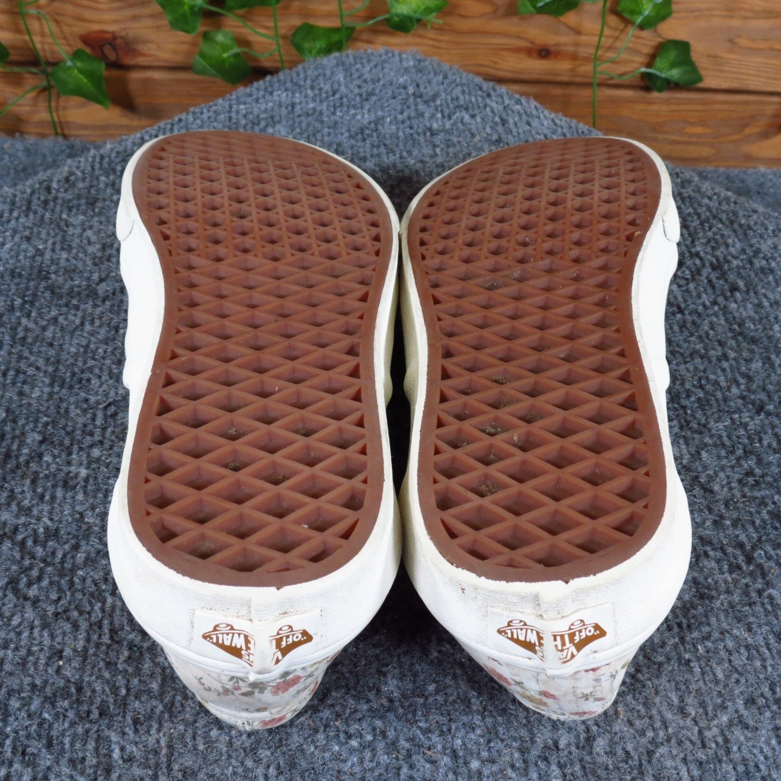 Vans Classic Slip On Women 8.5 Skate Shoes Vintage Floral Marshmallow Canvas